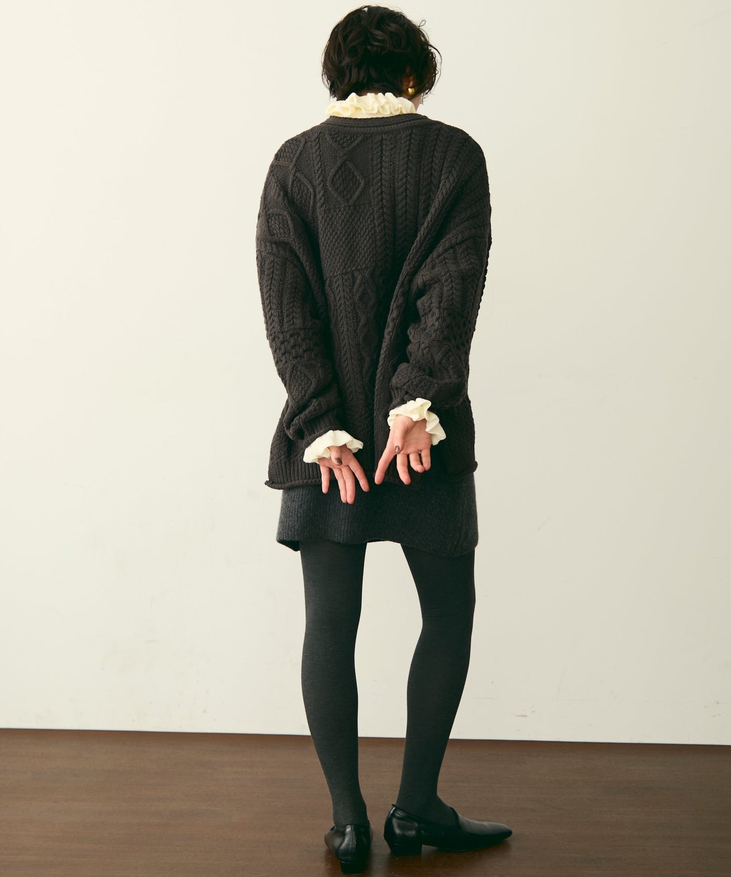 バルキーケーブル編みニットプルオーバー