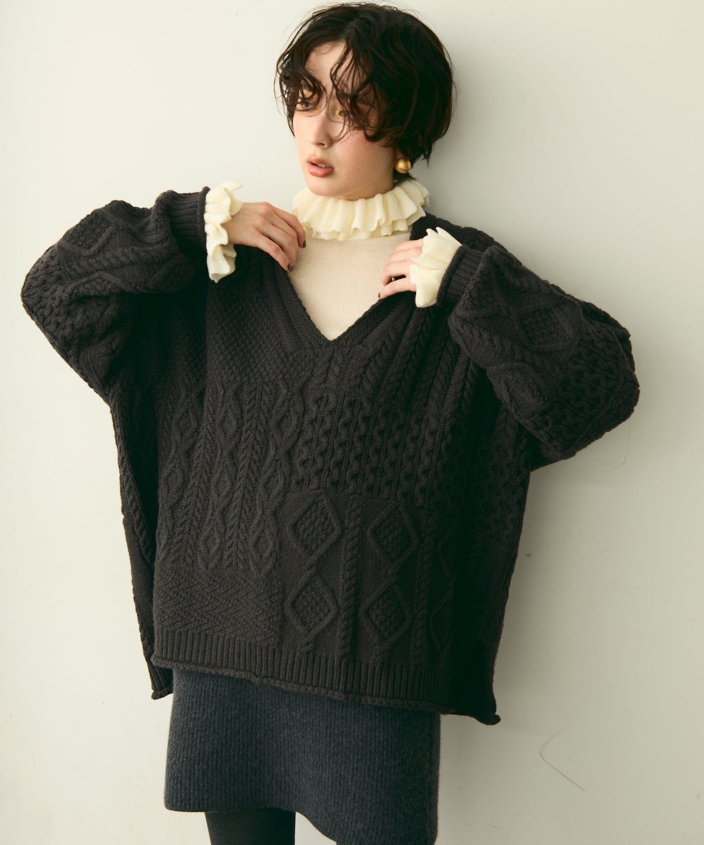 バルキーケーブル編みニットプルオーバー
