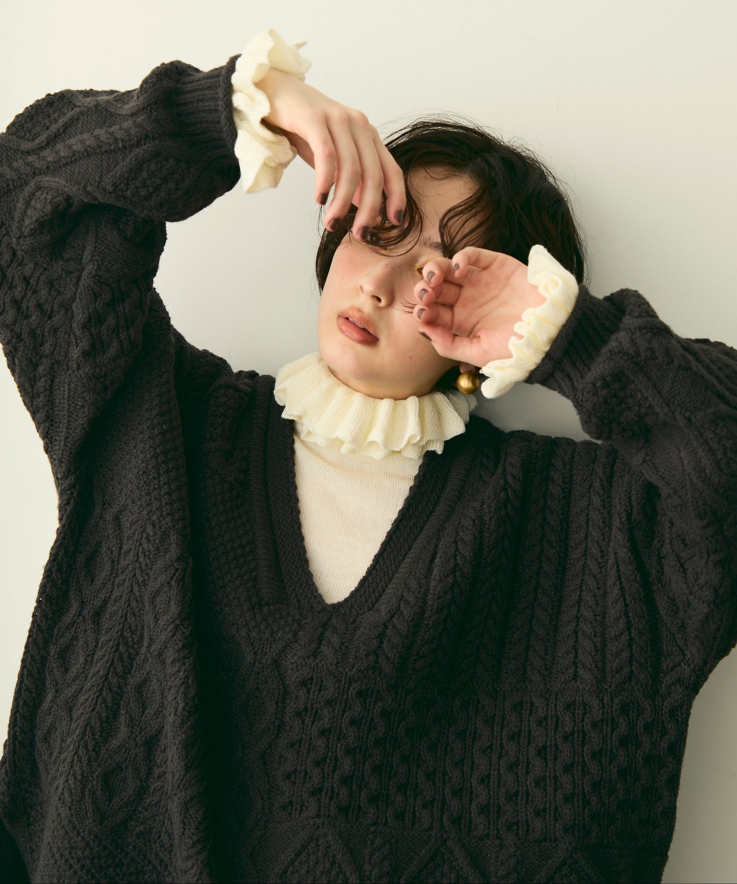 バルキーケーブル編みニットプルオーバー