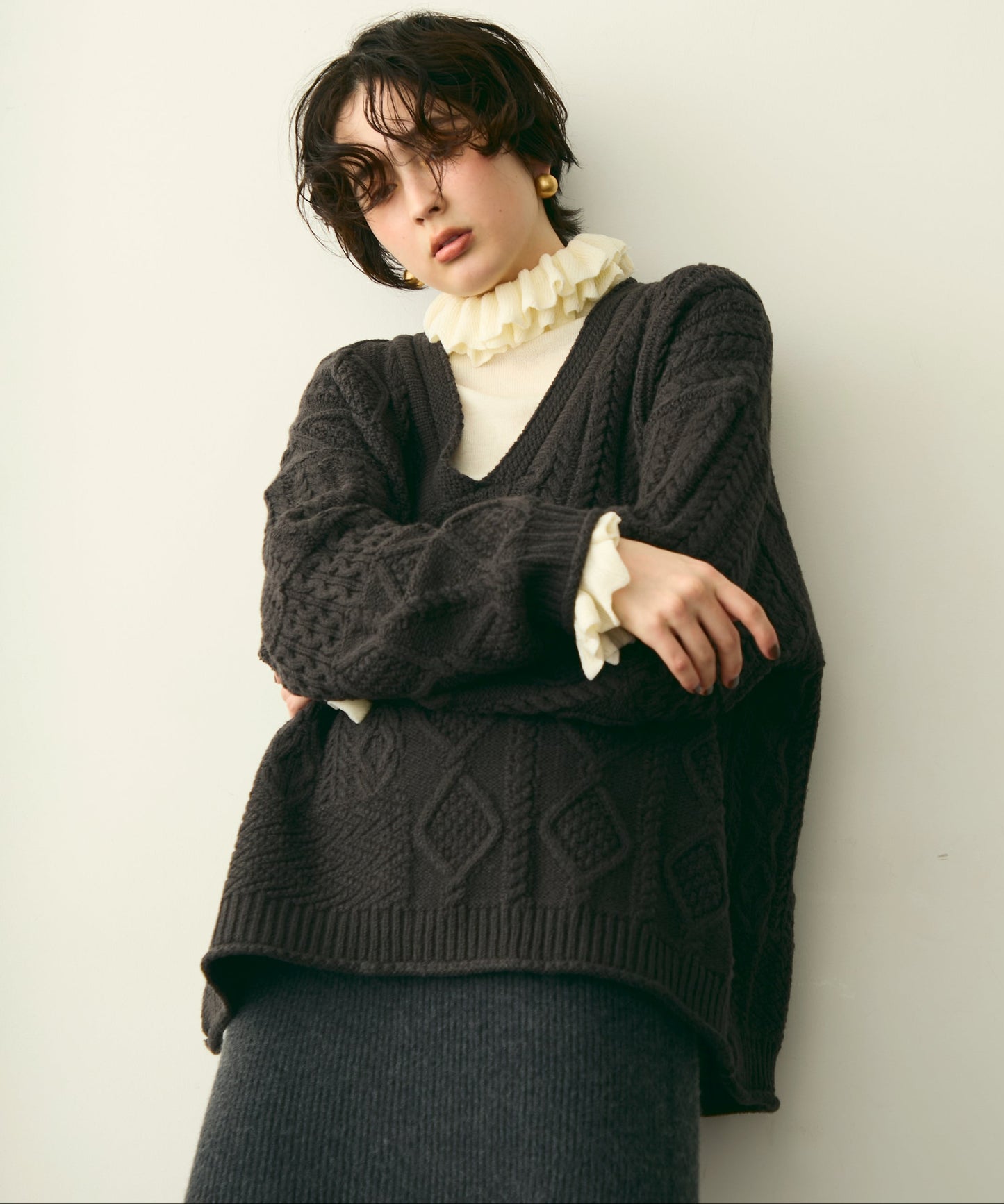 バルキーケーブル編みニットプルオーバー