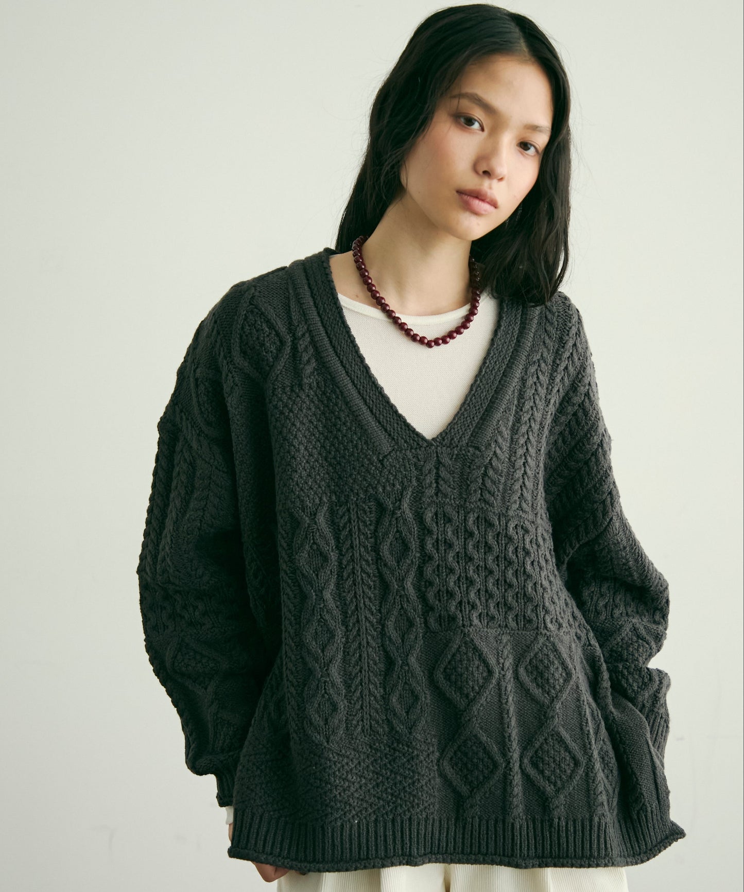 バルキーケーブル編みニットプルオーバー