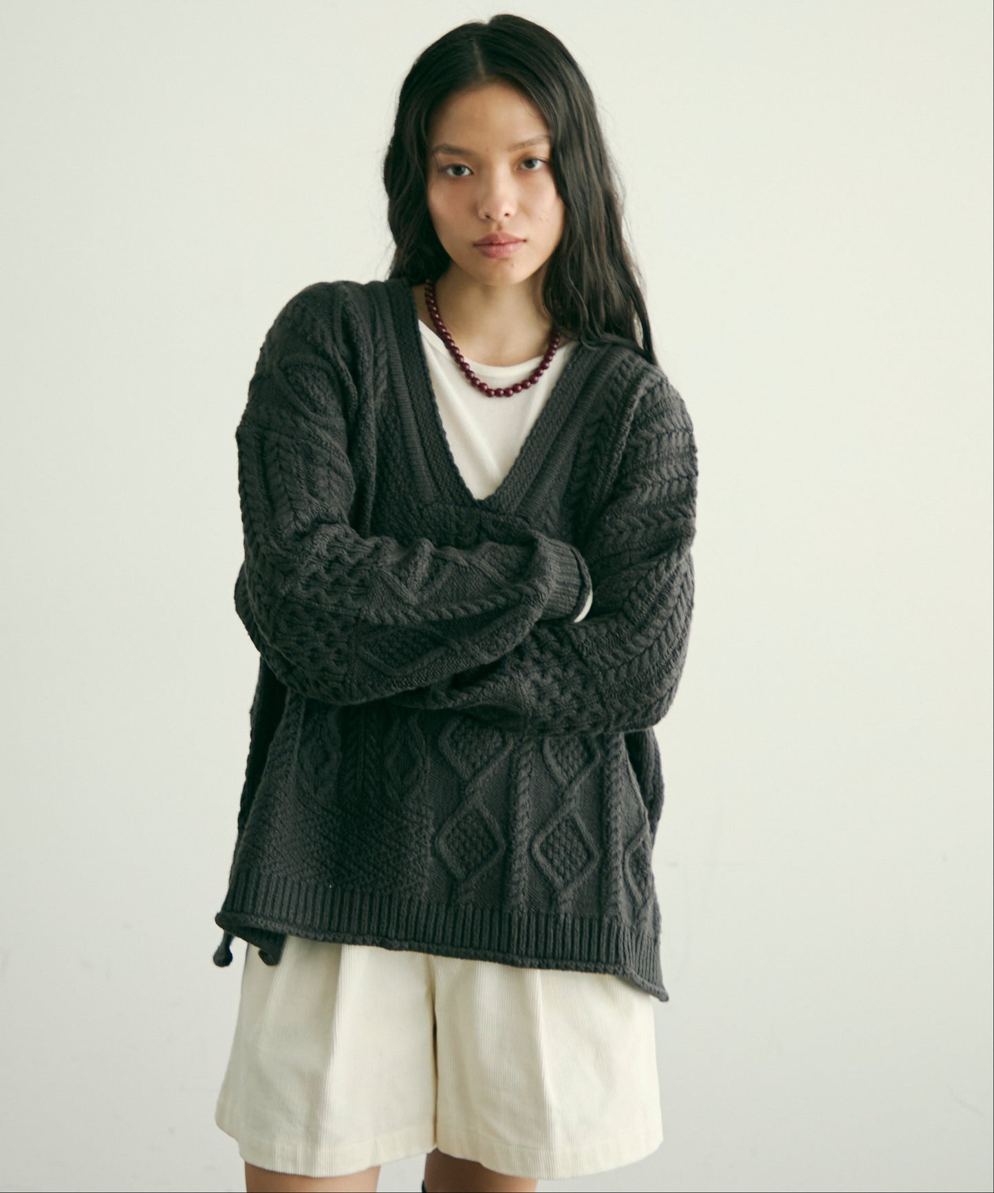 バルキーケーブル編みニットプルオーバー
