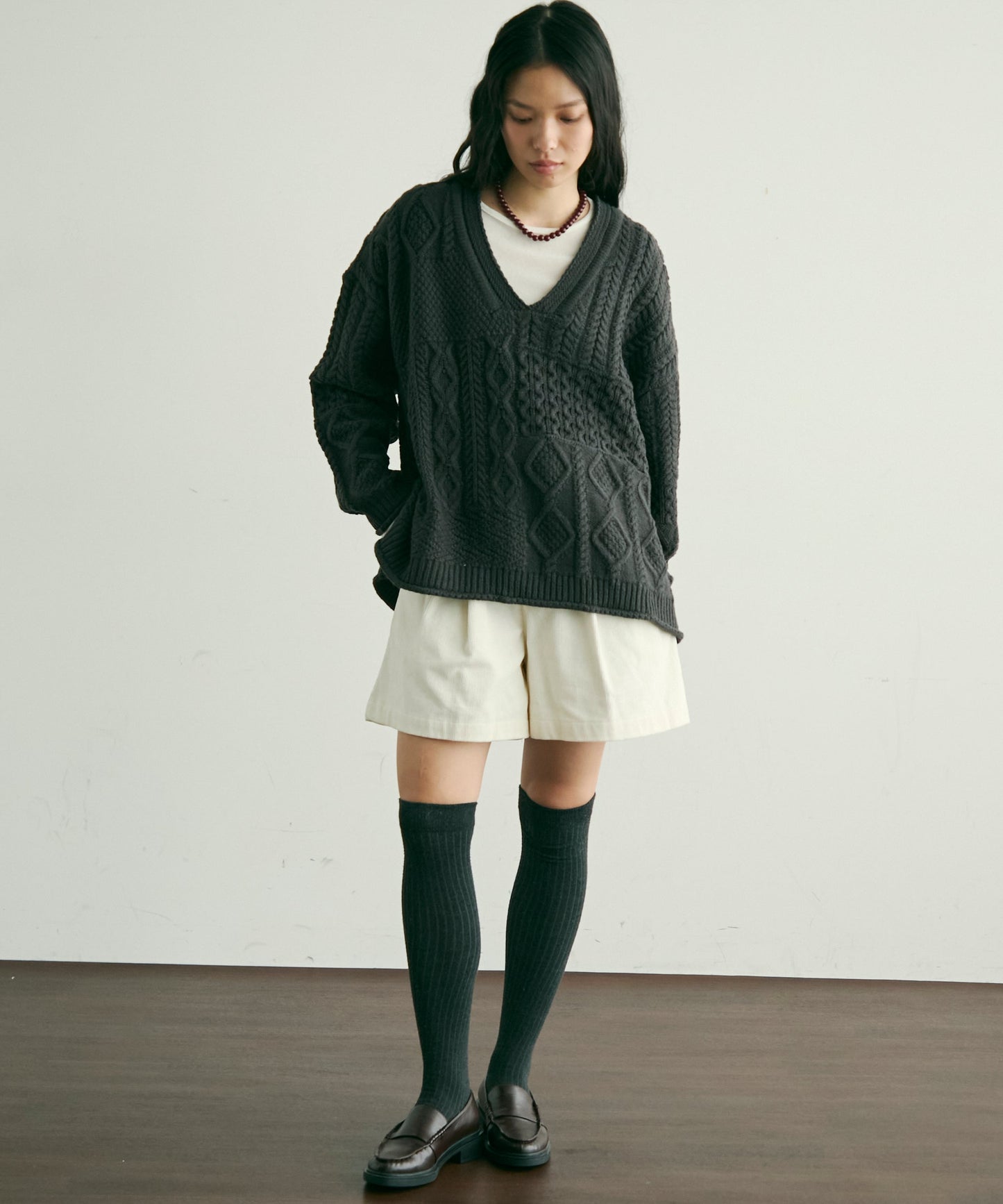バルキーケーブル編みニットプルオーバー
