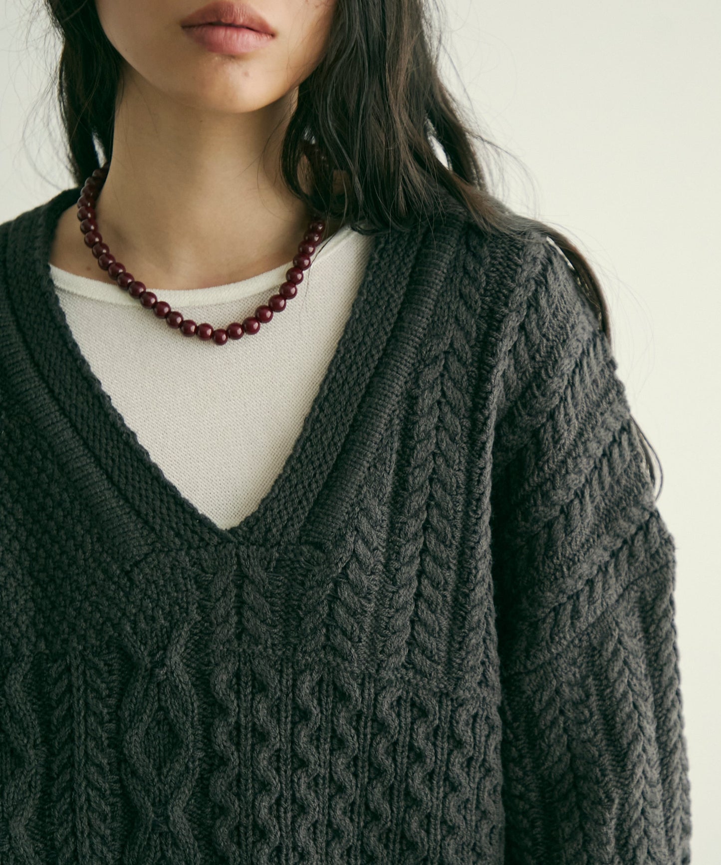 バルキーケーブル編みニットプルオーバー