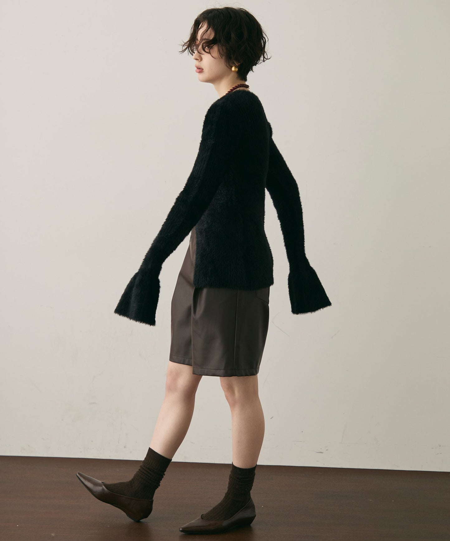 シャギーベルスリーブスリットプルオーバー