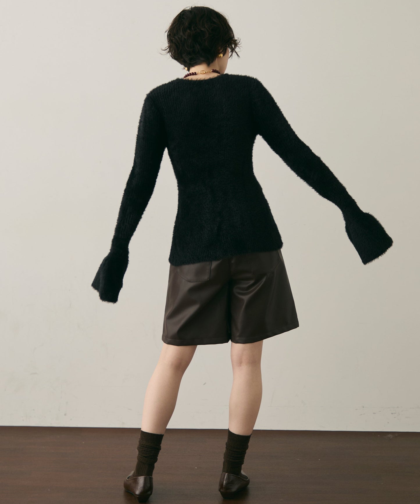 シャギーベルスリーブスリットプルオーバー