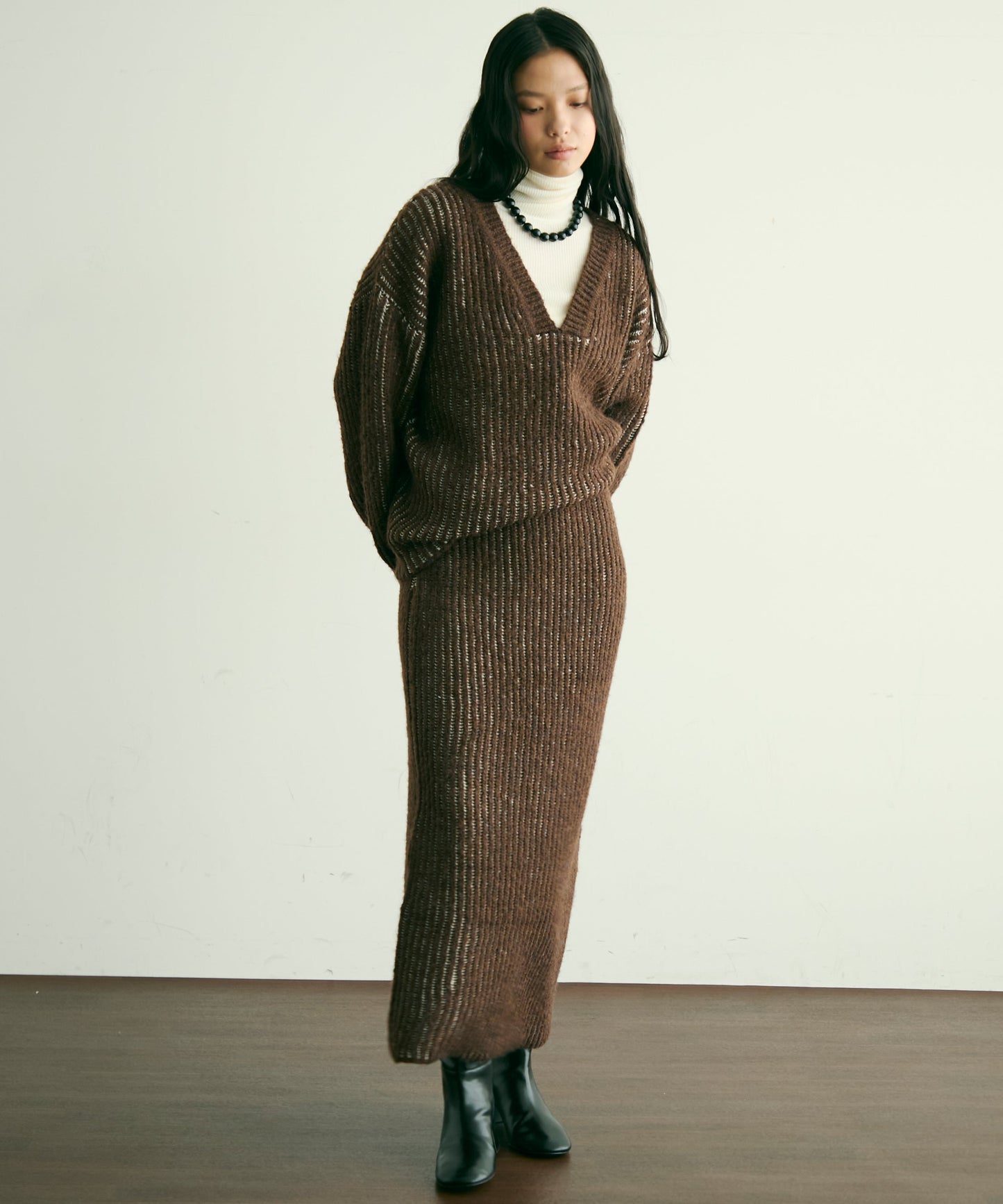 両畦ストライプアルパカタッチ深Vニット