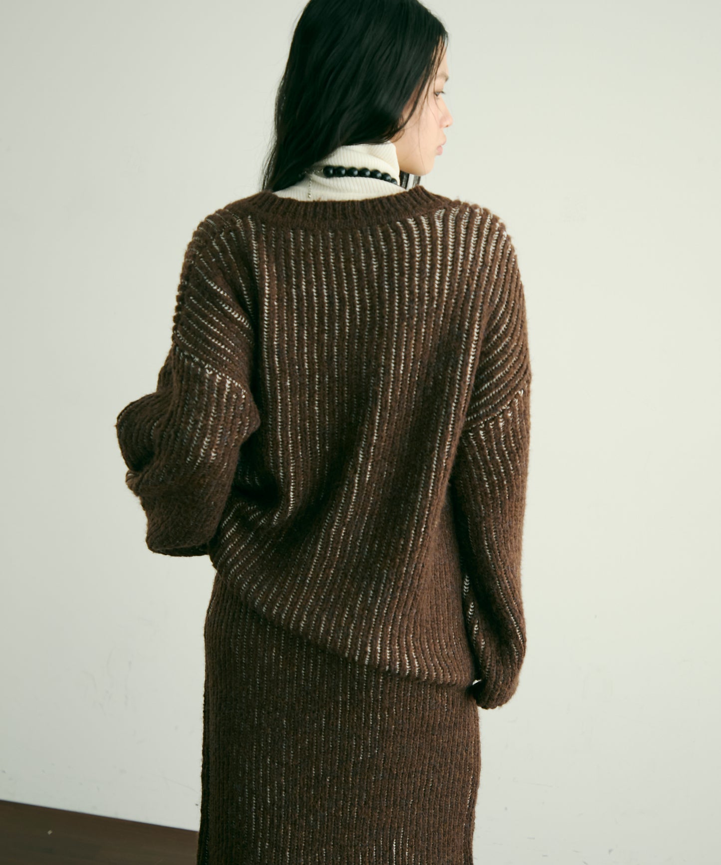 両畦ストライプアルパカタッチ深Vニット