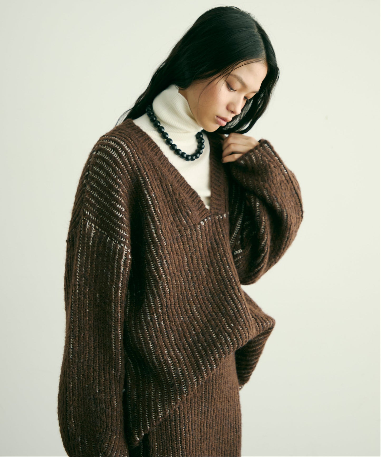 両畦ストライプアルパカタッチ深Vニット