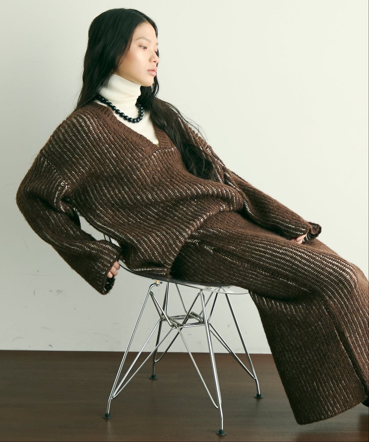 両畦ストライプアルパカタッチ深Vニット