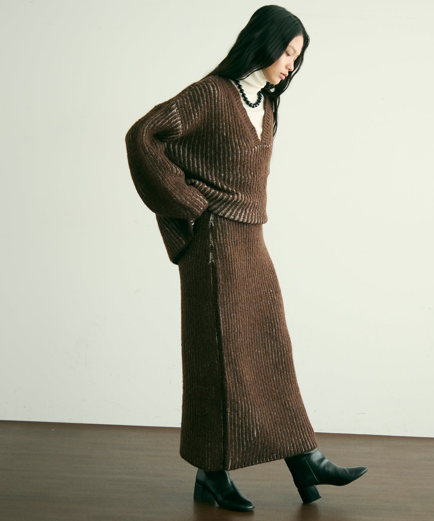 両畦ストライプアルパカタッチ深Vニット