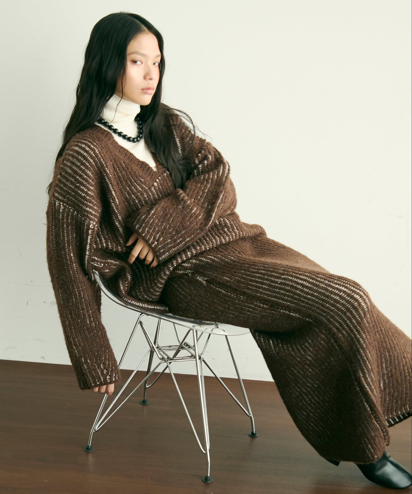 両畦ストライプアルパカタッチ深Vニット