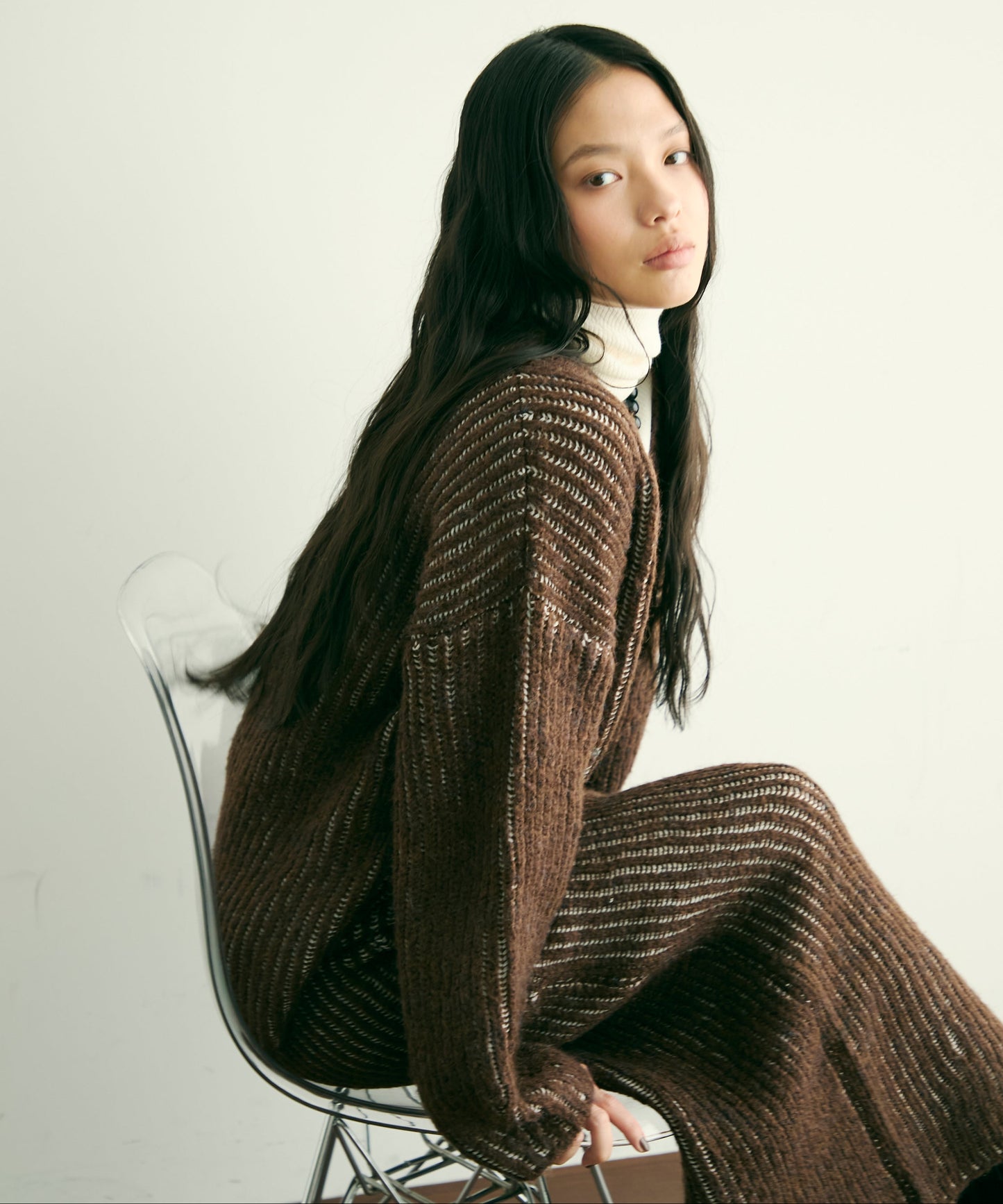 両畦ストライプアルパカタッチ深Vニット