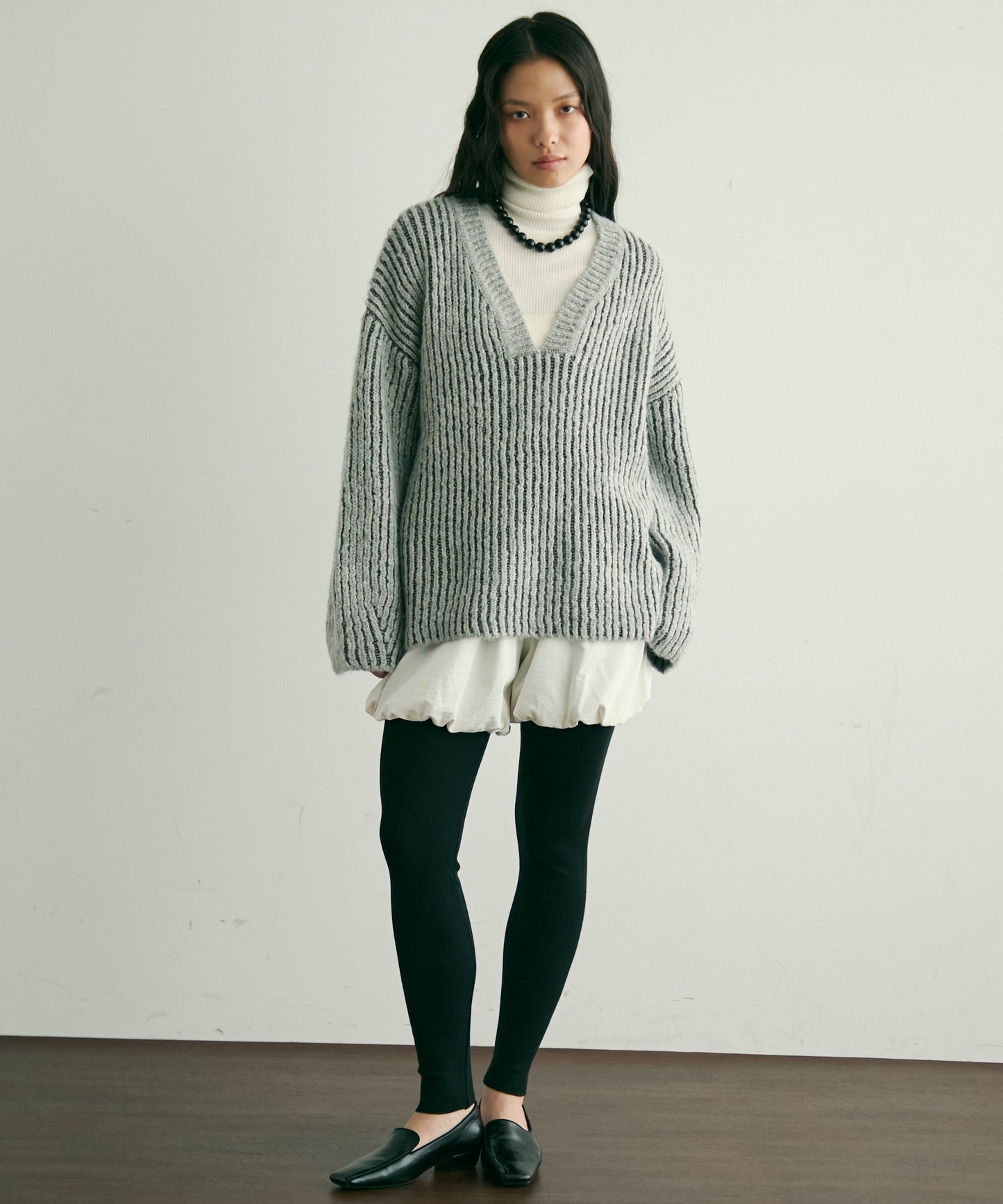 両畦ストライプアルパカタッチ深Vニット