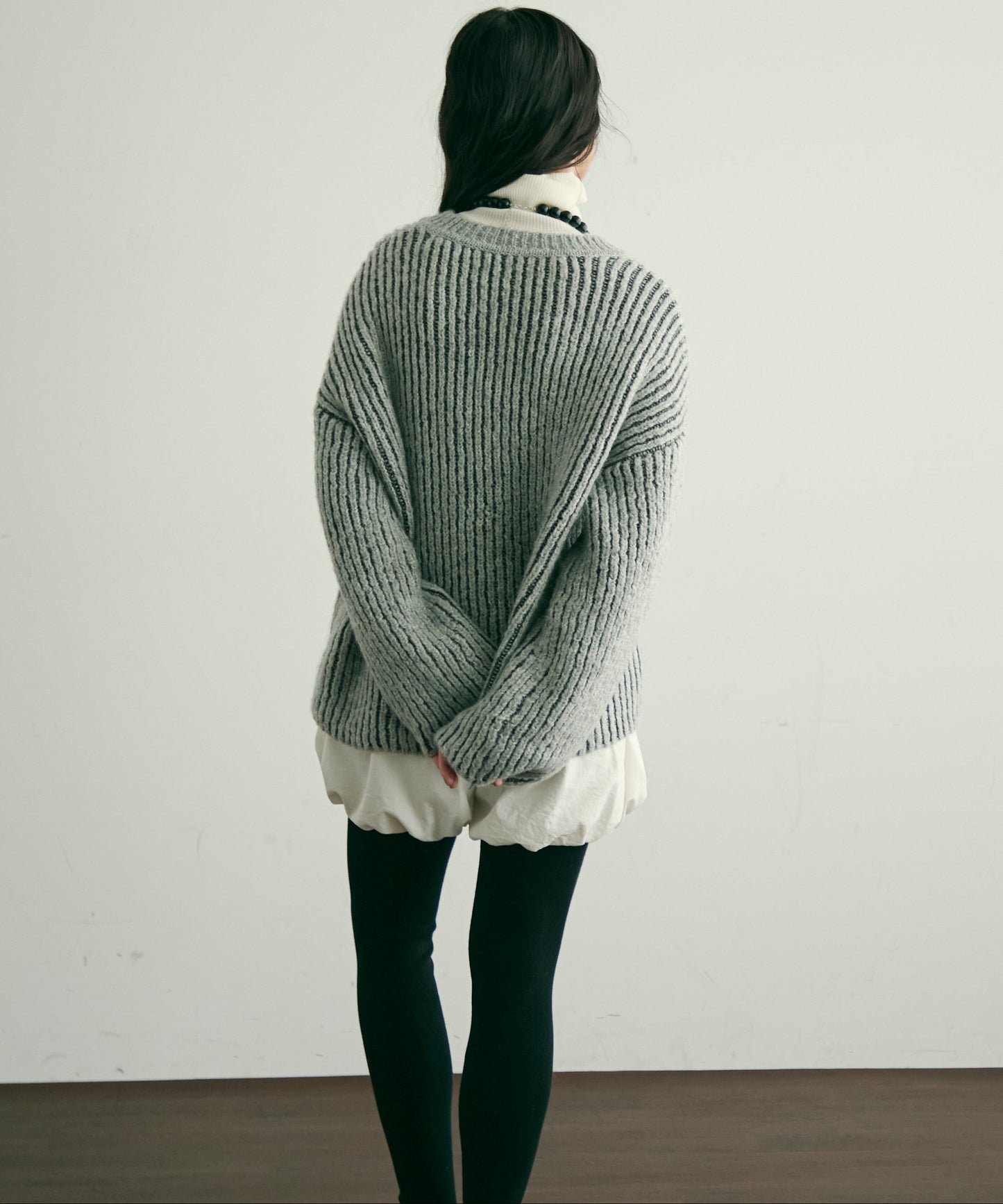 両畦ストライプアルパカタッチ深Vニット