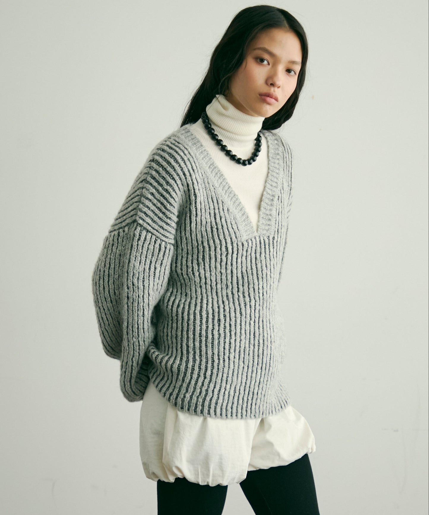 両畦ストライプアルパカタッチ深Vニット