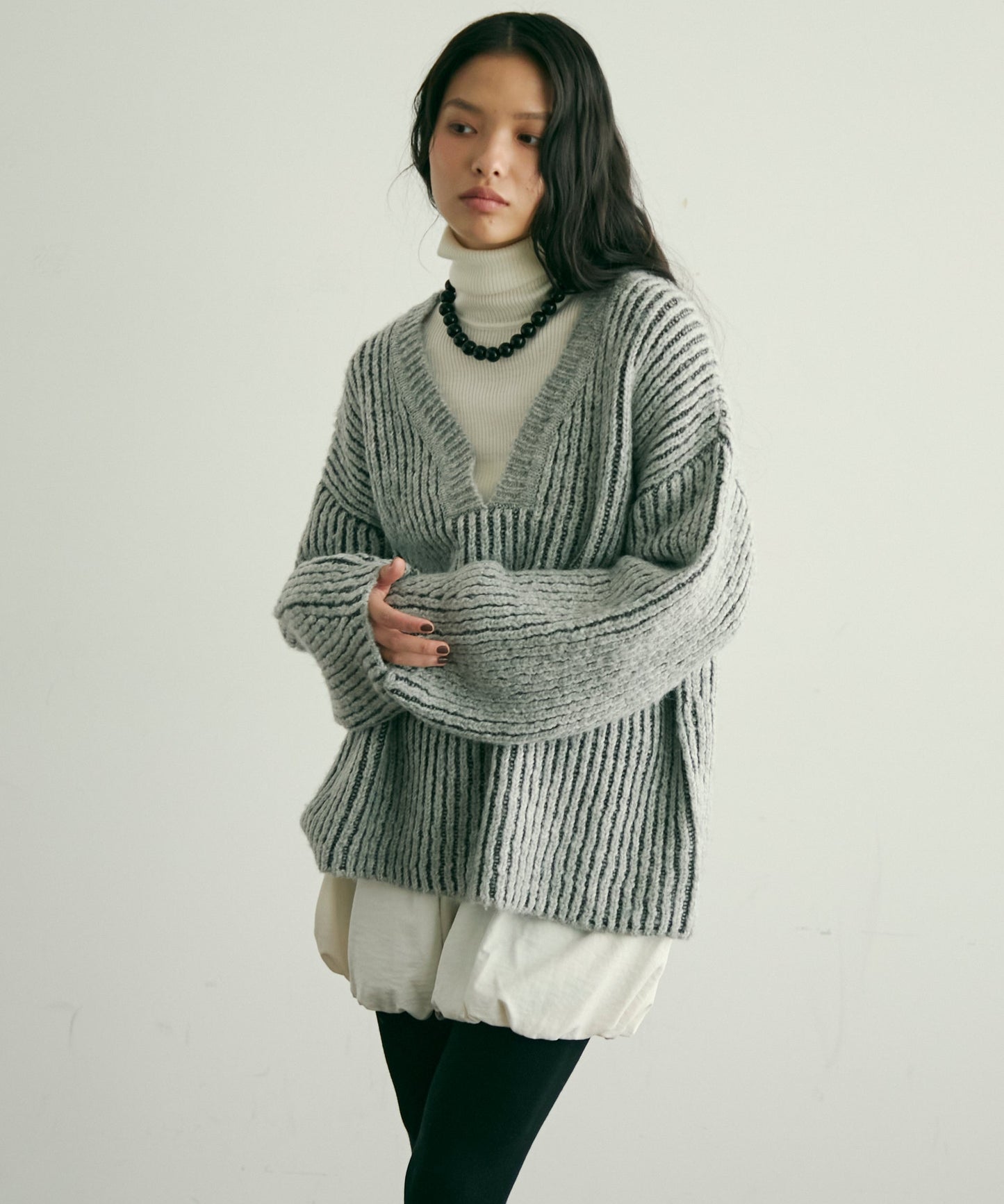 両畦ストライプアルパカタッチ深Vニット