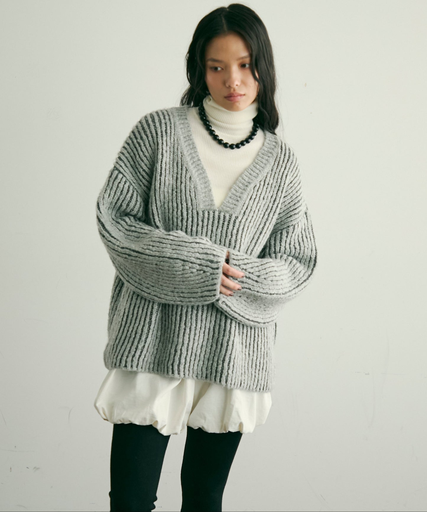 両畦ストライプアルパカタッチ深Vニット