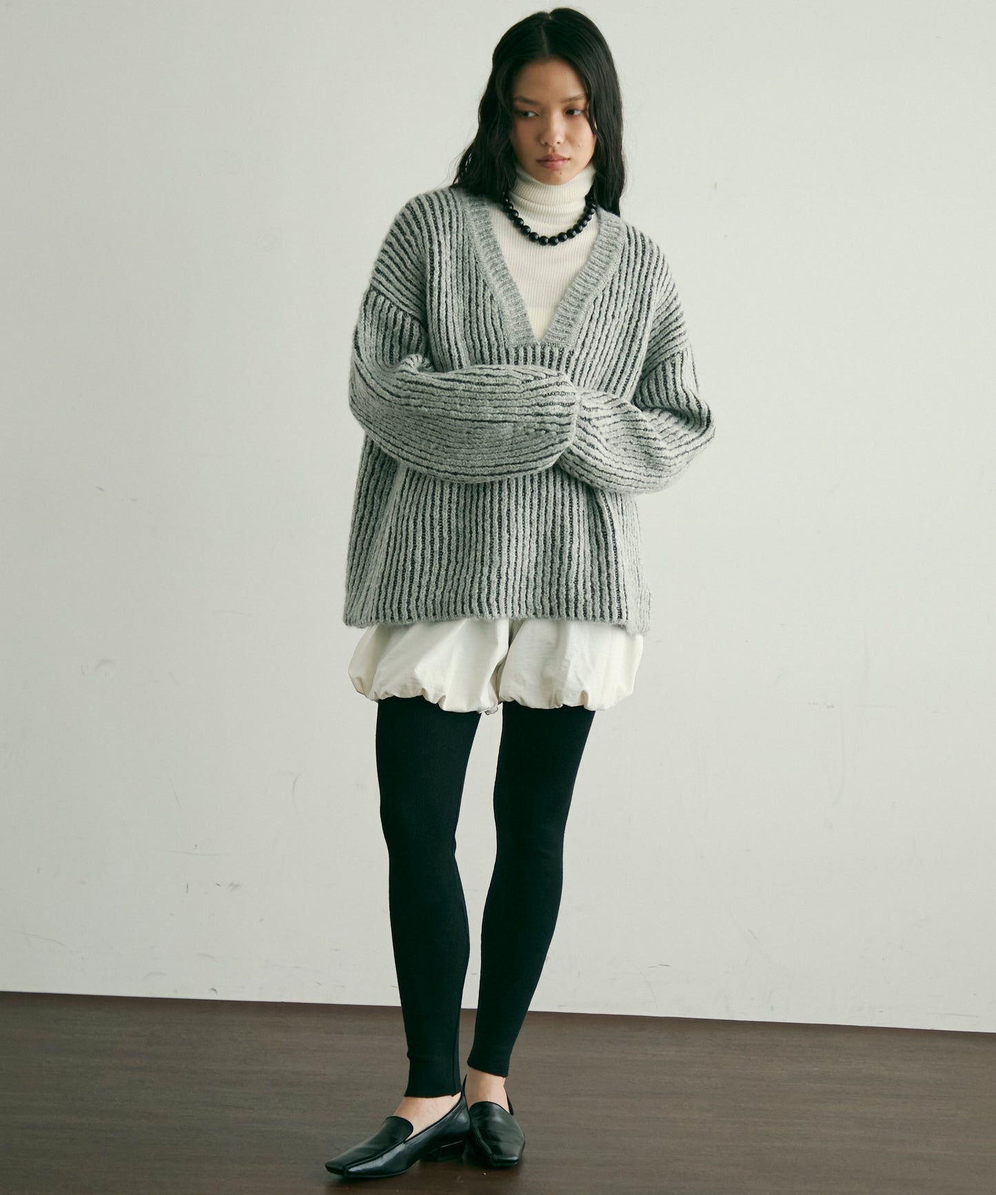 両畦ストライプアルパカタッチ深Vニット