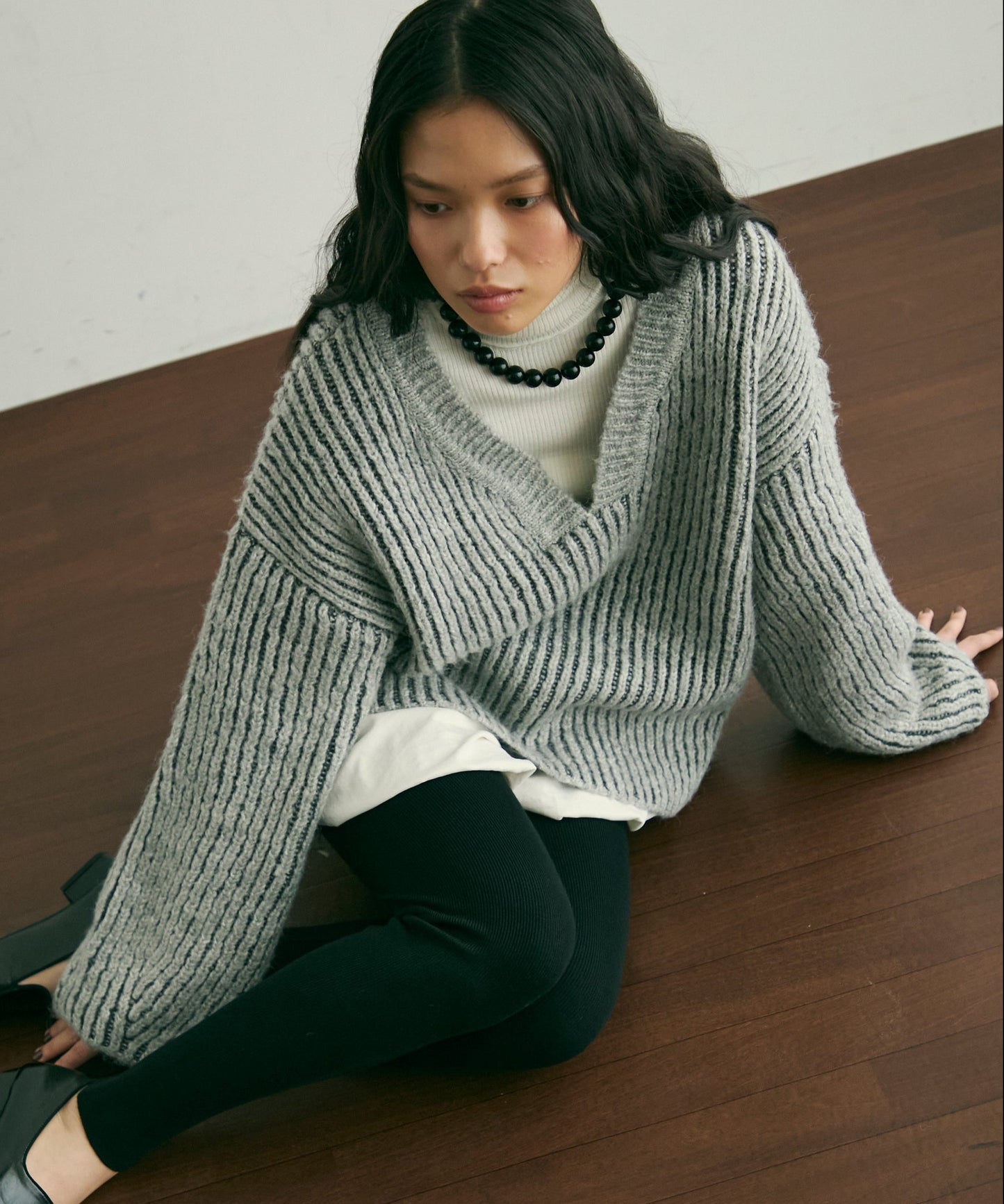 両畦ストライプアルパカタッチ深Vニット