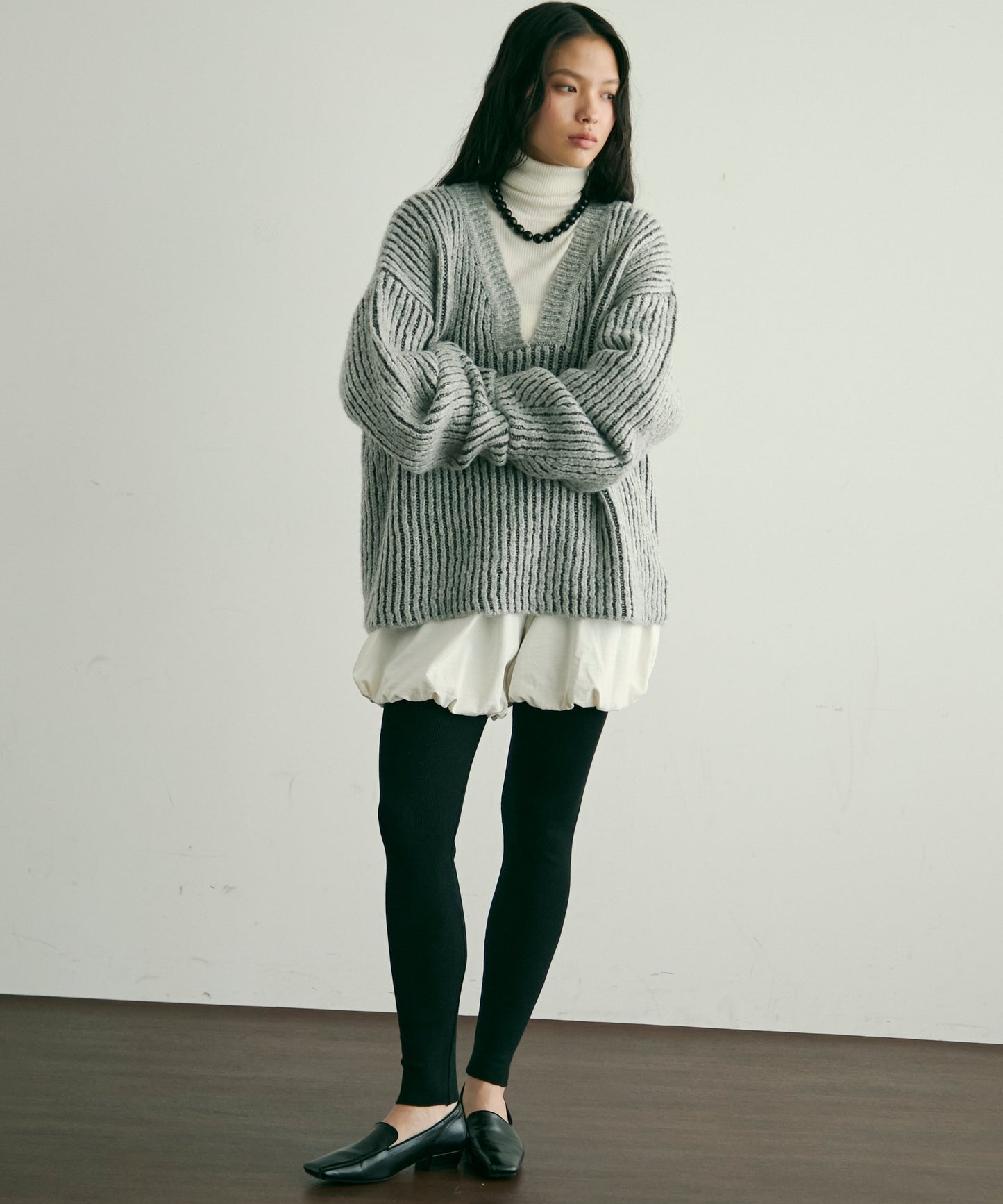 両畦ストライプアルパカタッチ深Vニット