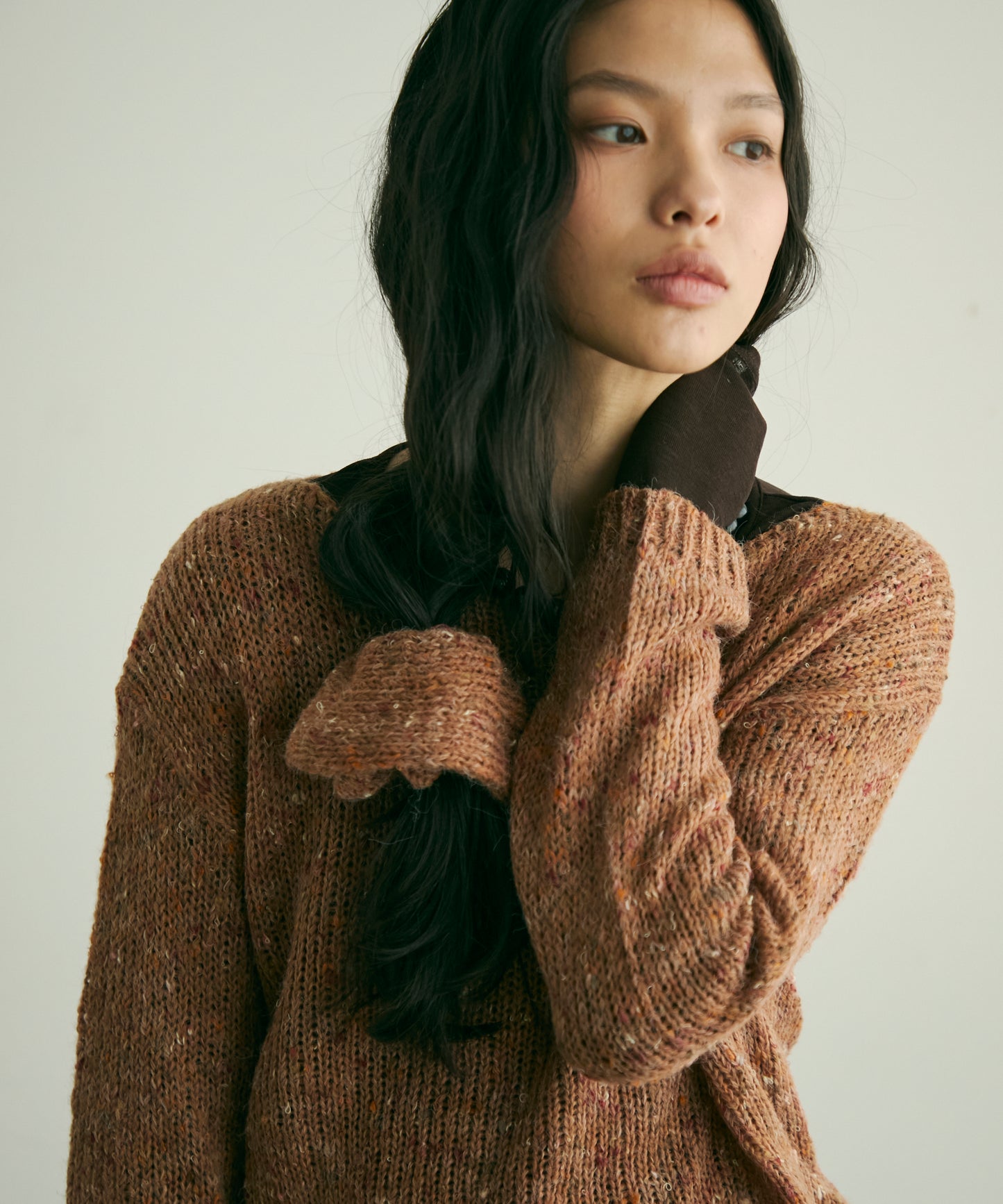 シュシュ付きモヘアライクネットニット