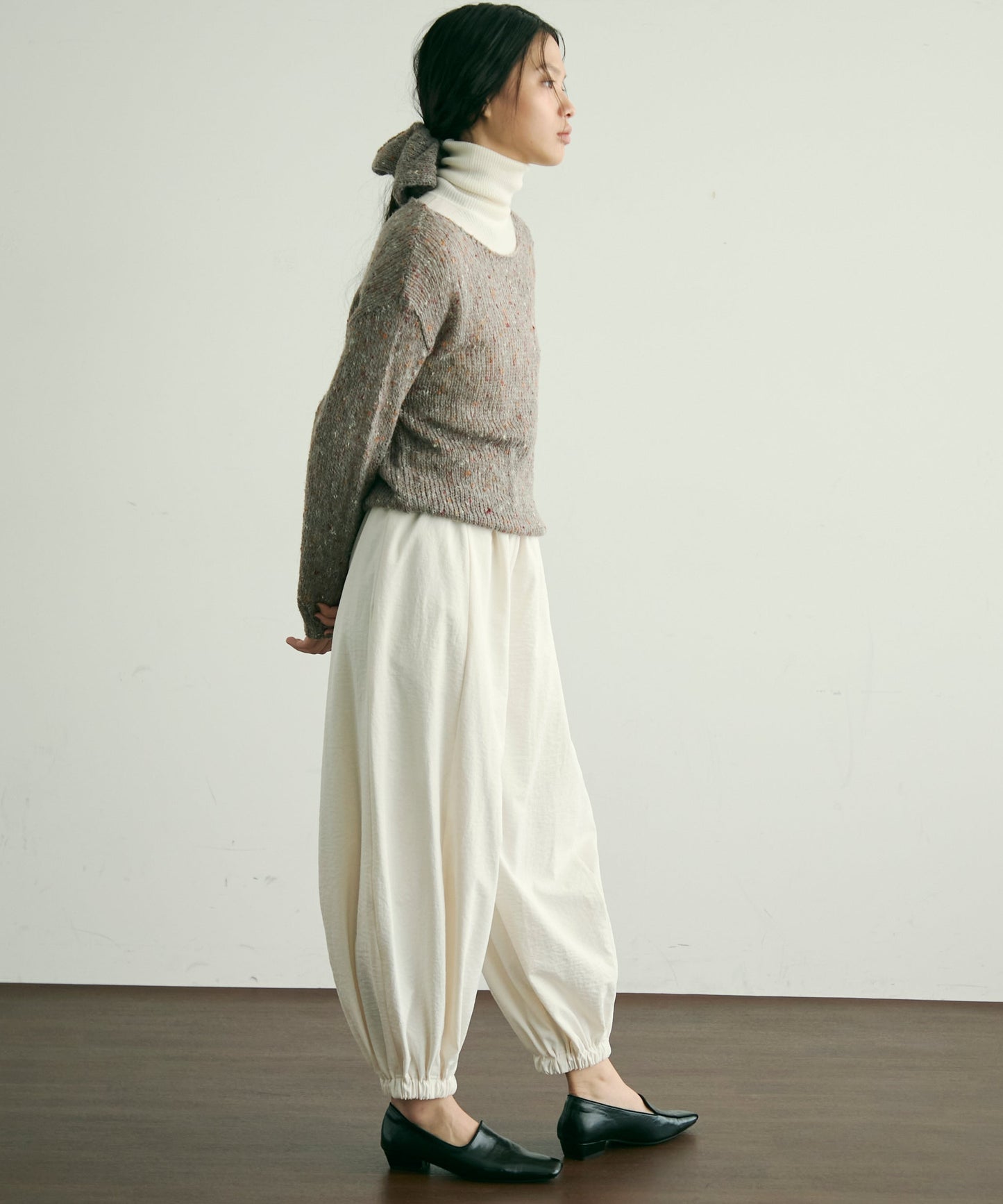 シュシュ付きモヘアライクネットニット