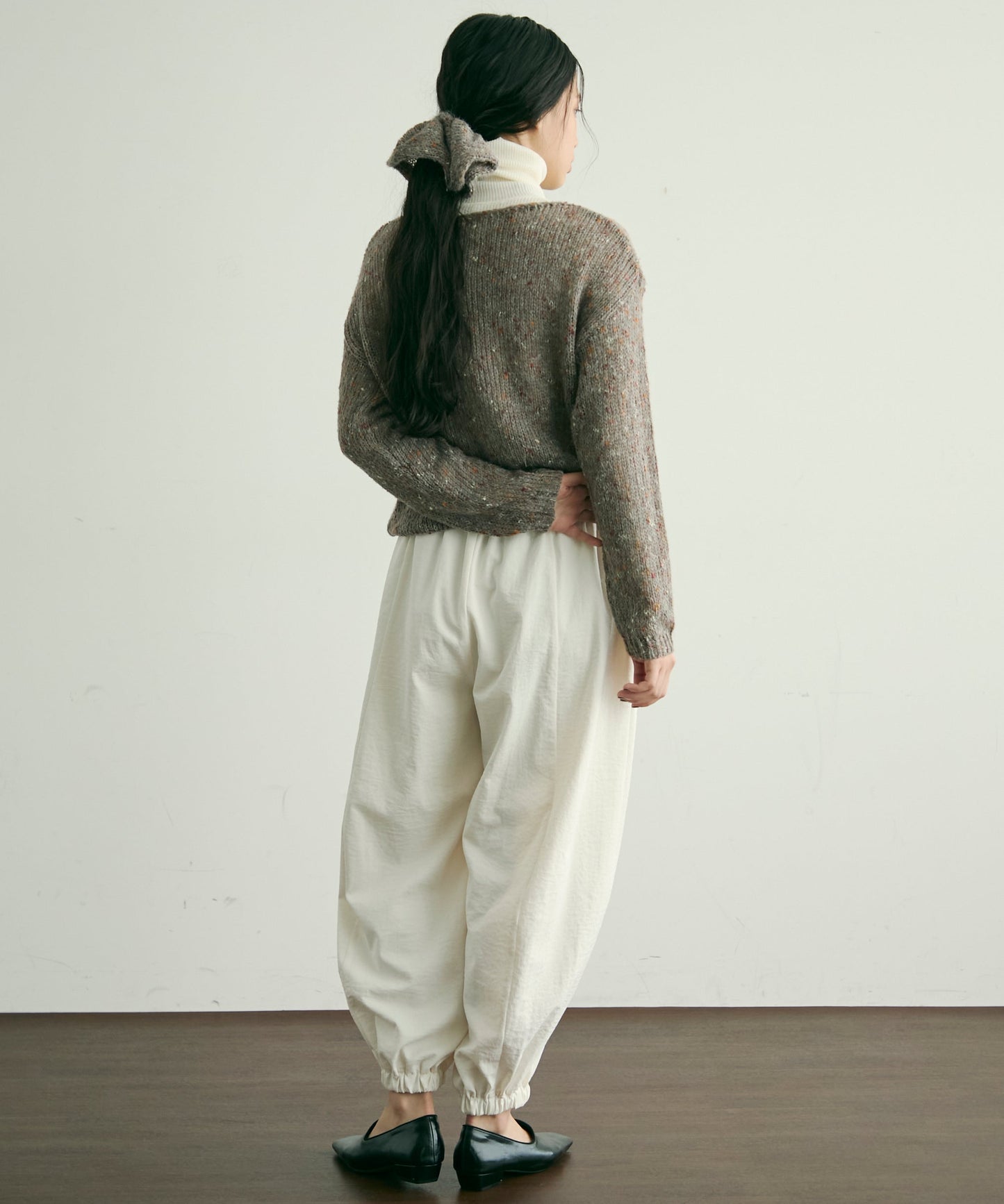 シュシュ付きモヘアライクネットニット