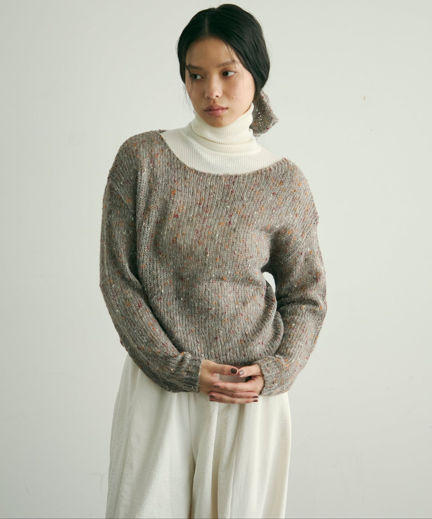 シュシュ付きモヘアライクネットニット