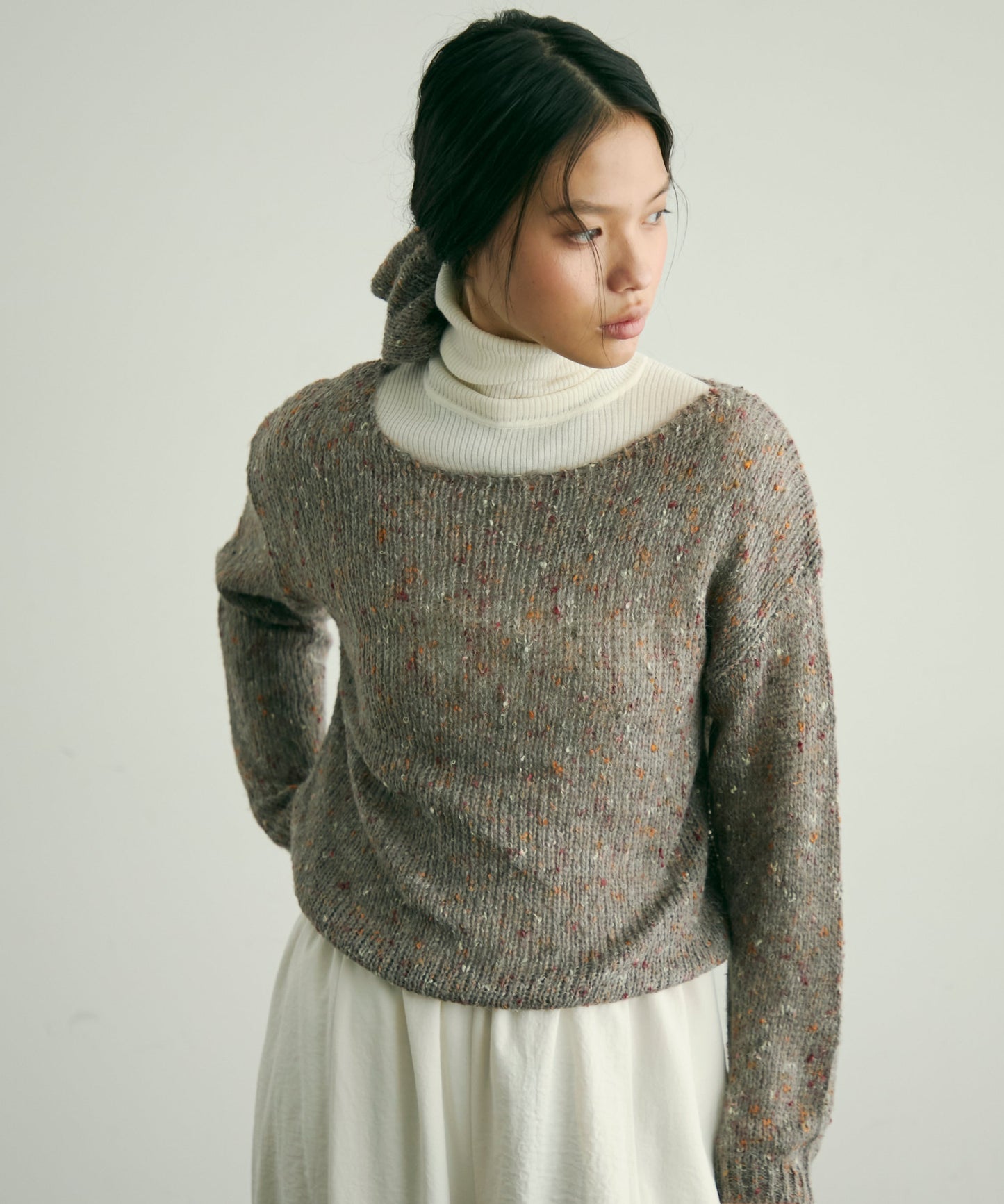 シュシュ付きモヘアライクネットニット