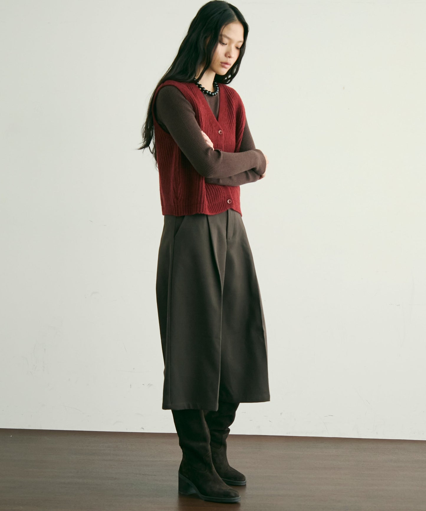 深Vネックニットベスト