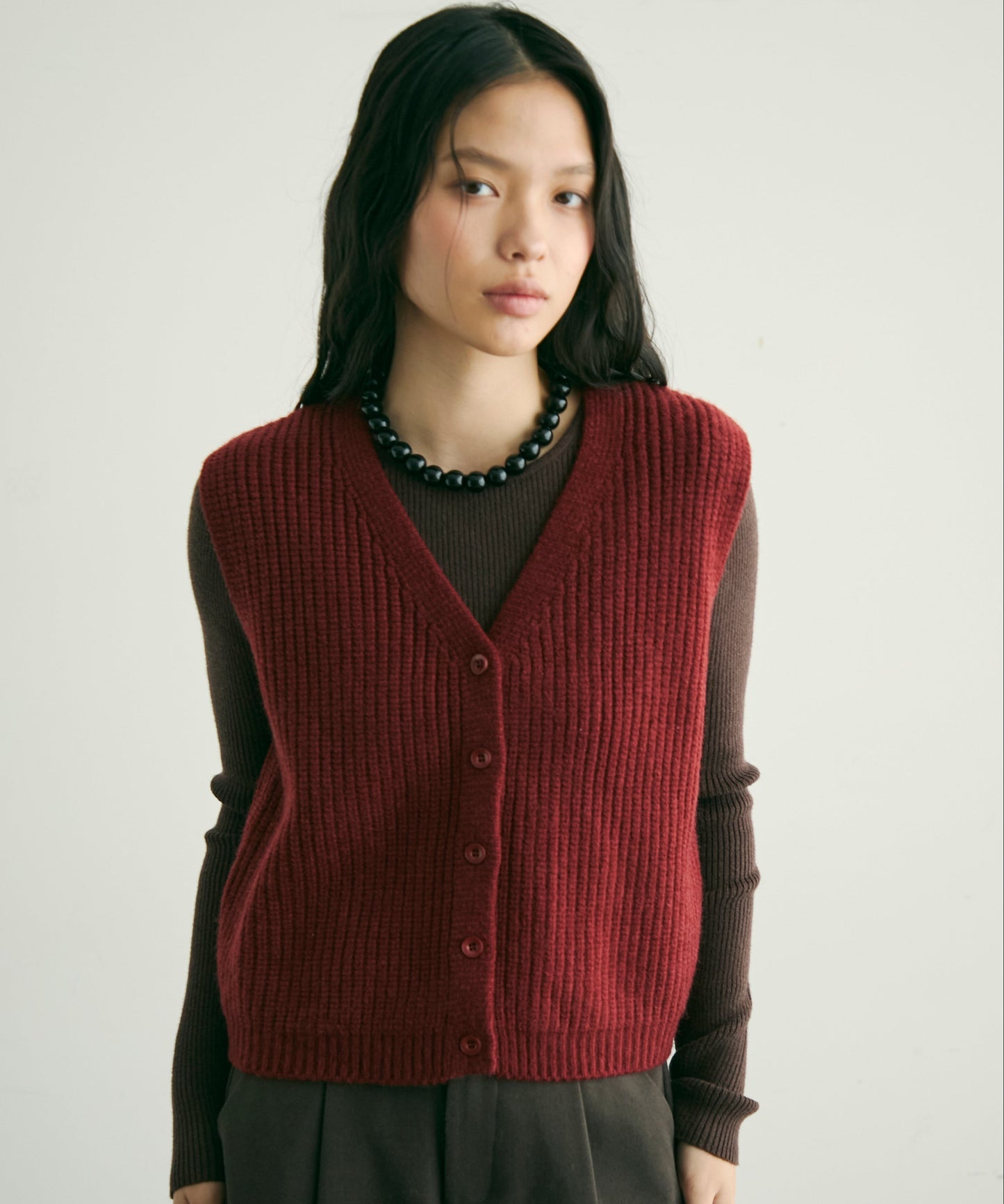 深Vネックニットベスト