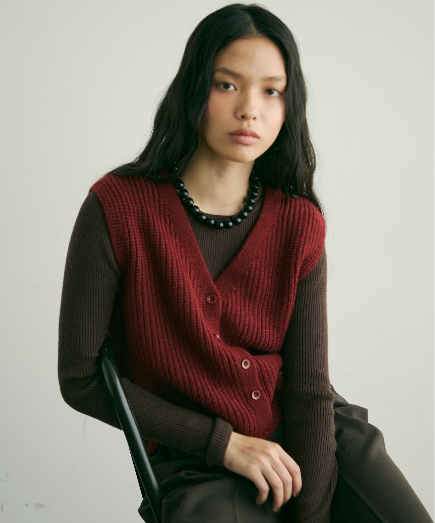 深Vネックニットベスト