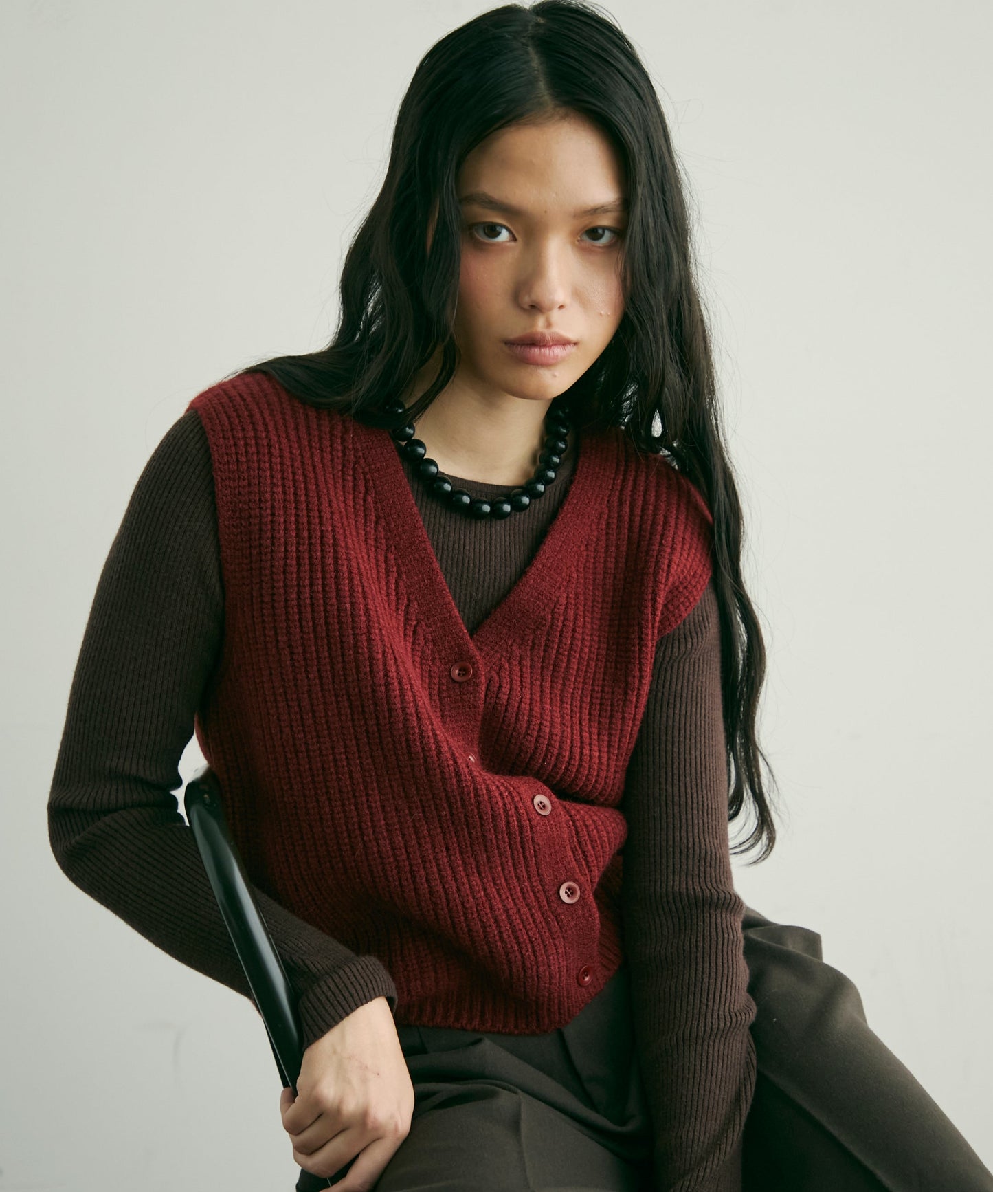 深Vネックニットベスト