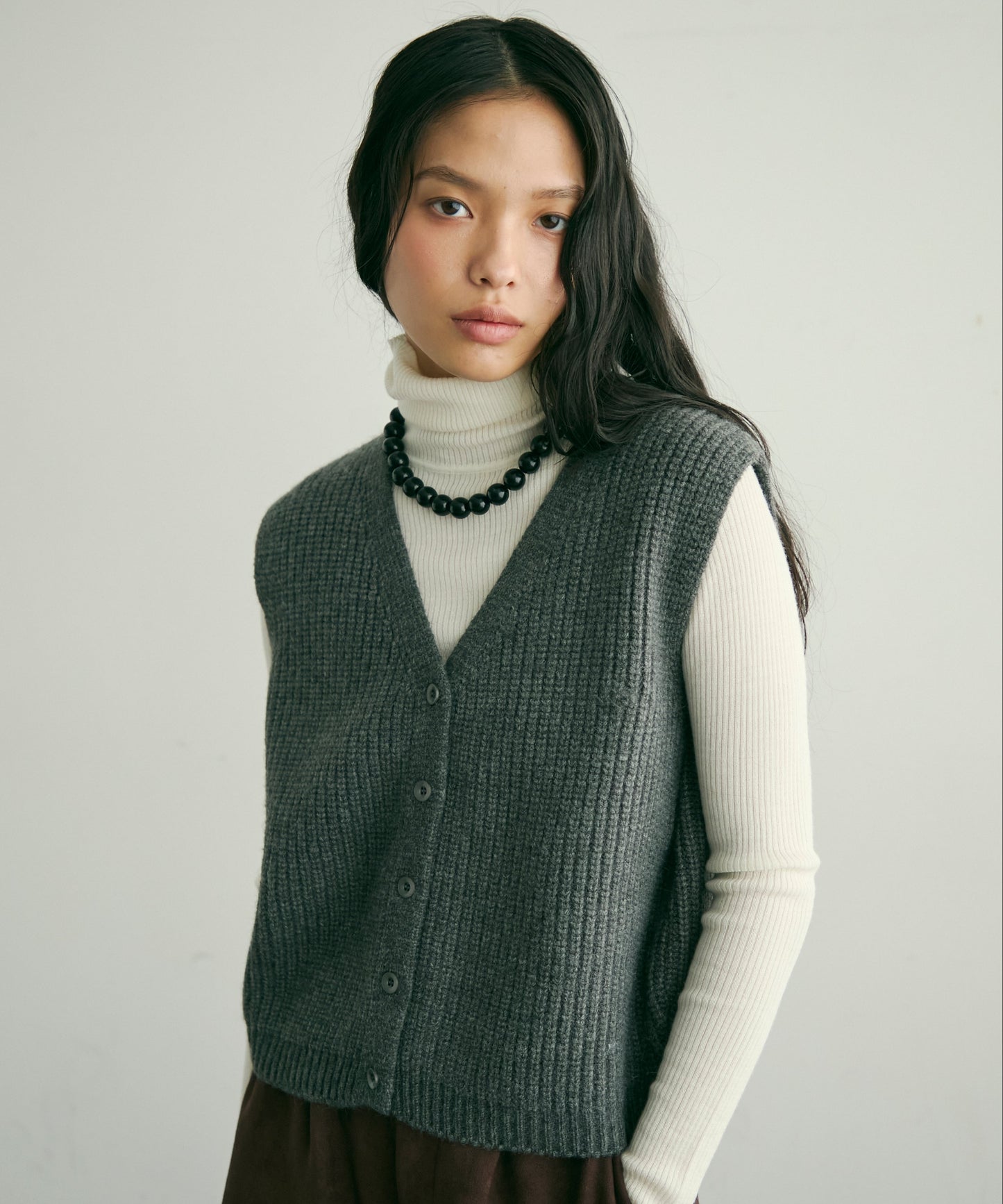 深Vネックニットベスト