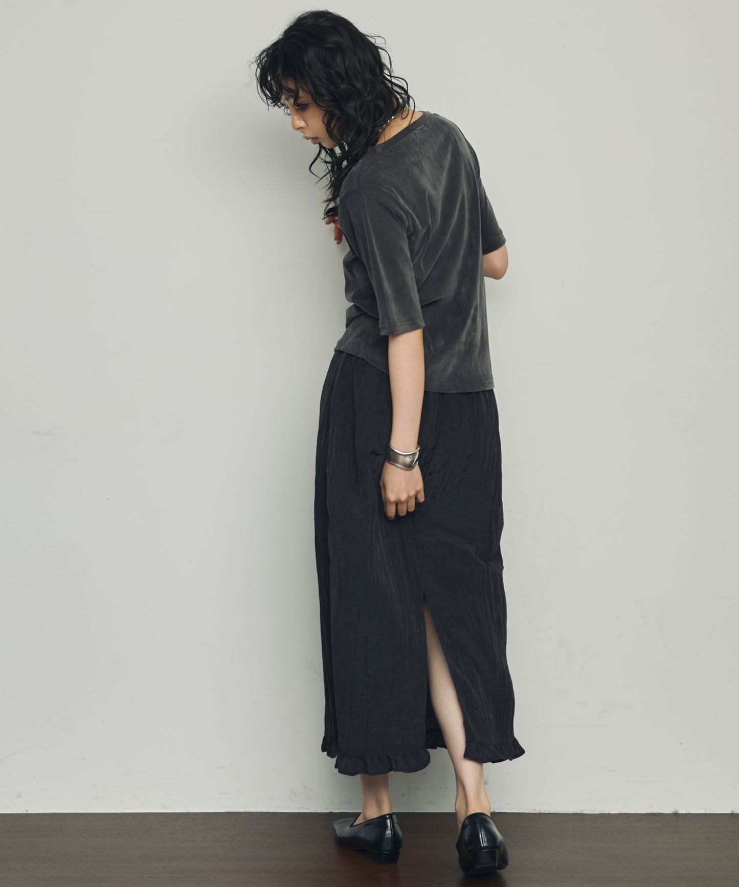 シワサテン裾フリルスカート