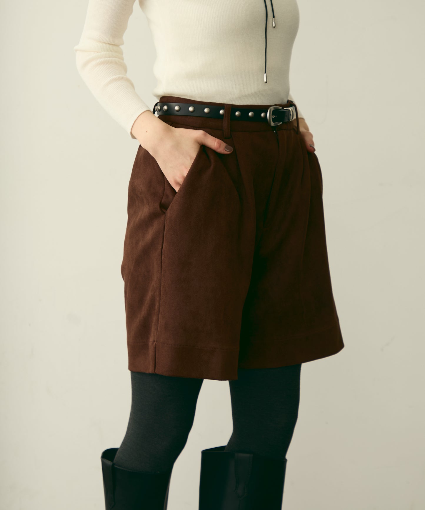 スエードライクタックハーフパンツ