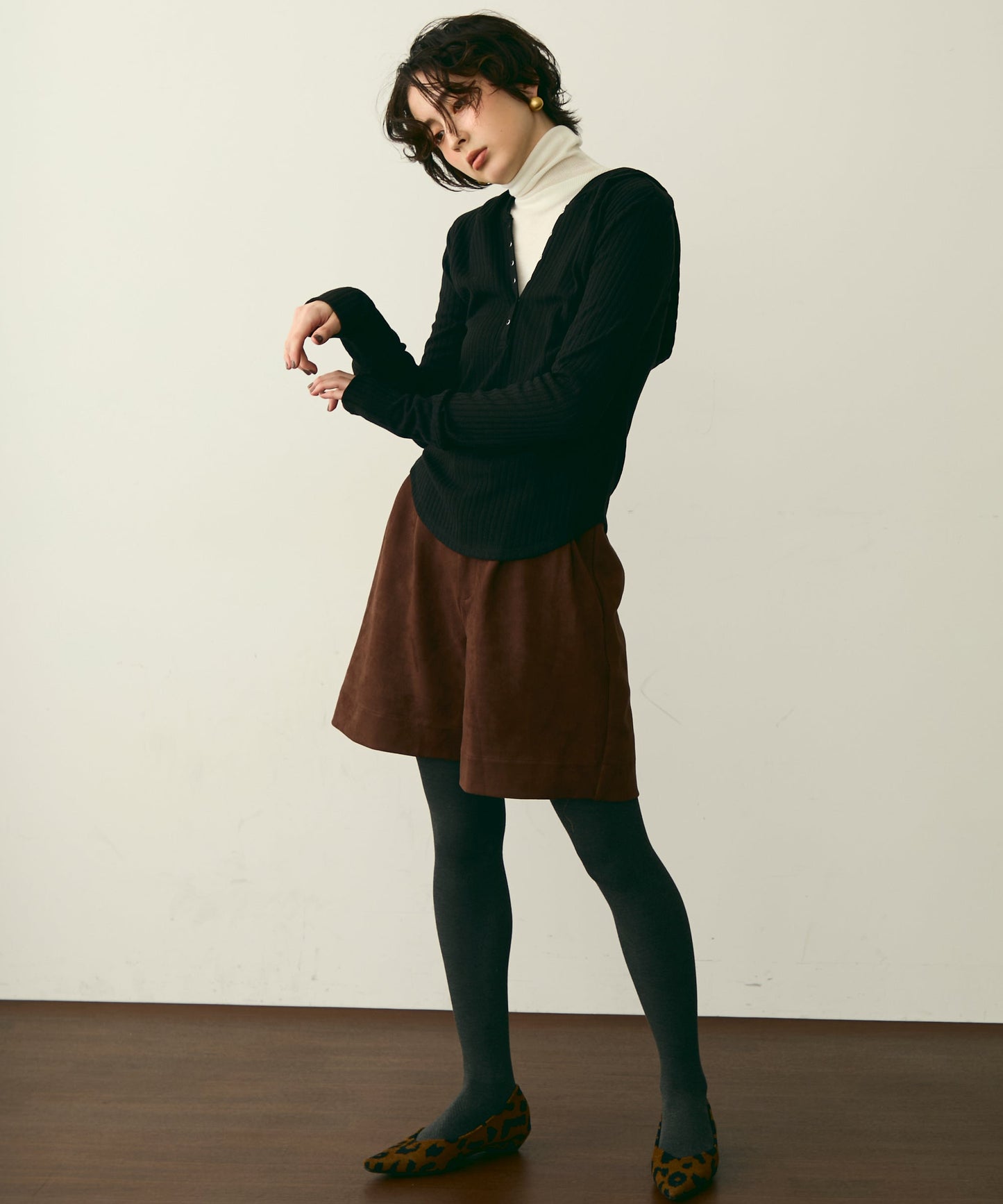 スエードライクタックハーフパンツ