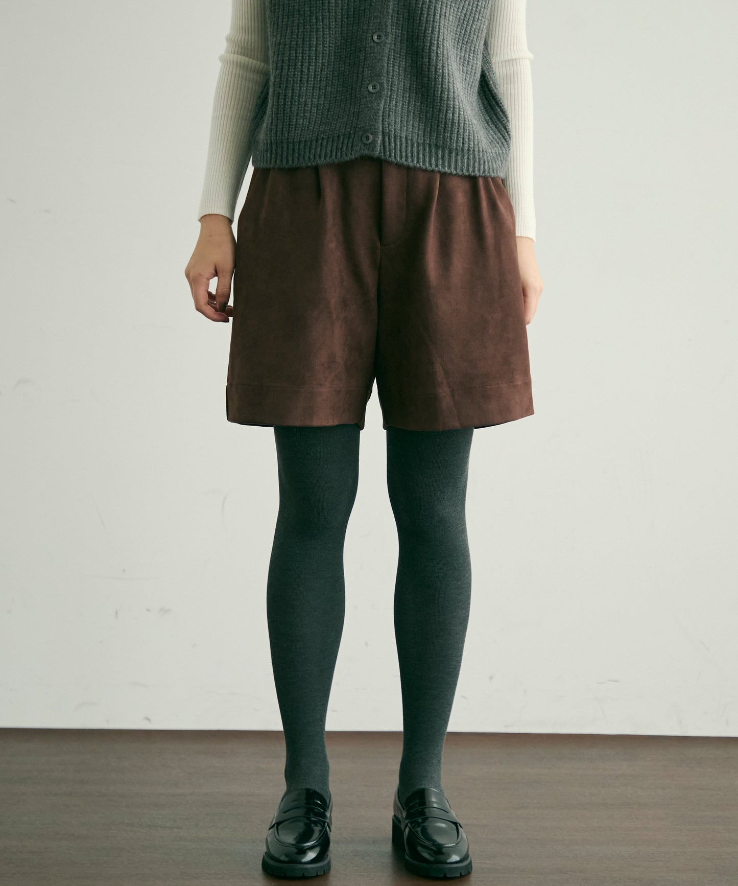 スエードライクタックハーフパンツ