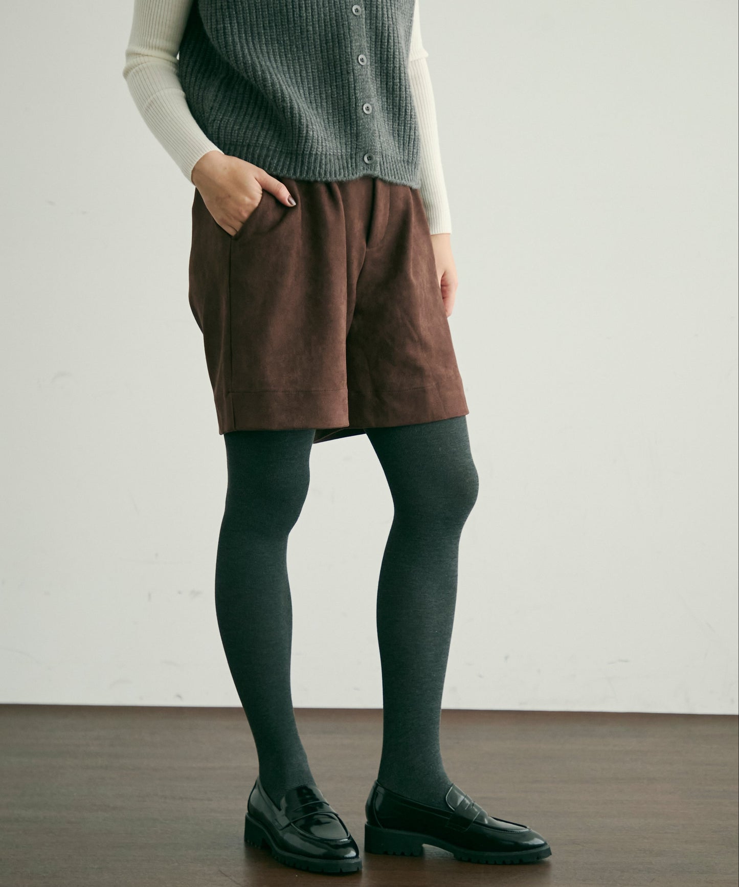 スエードライクタックハーフパンツ