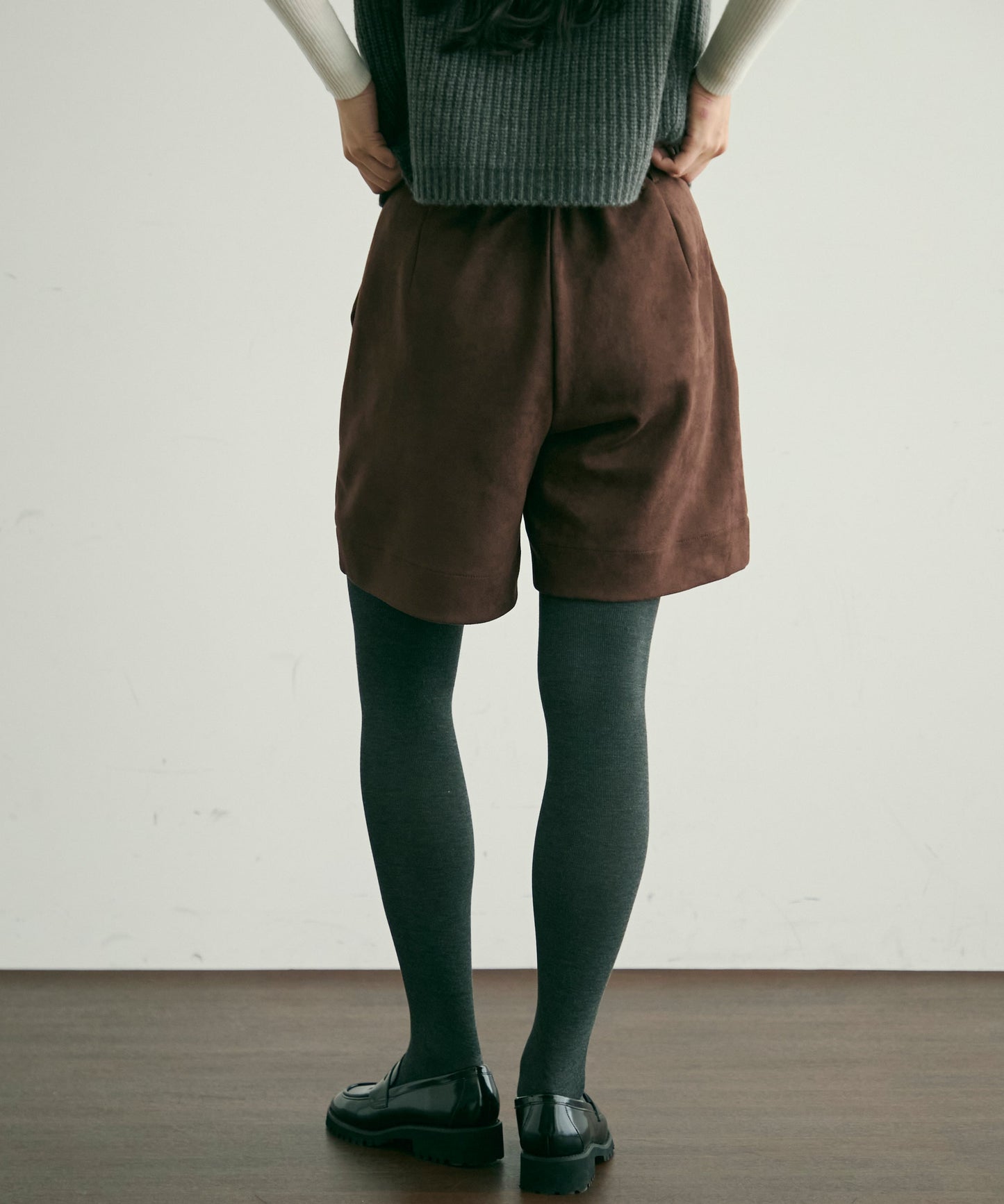 スエードライクタックハーフパンツ