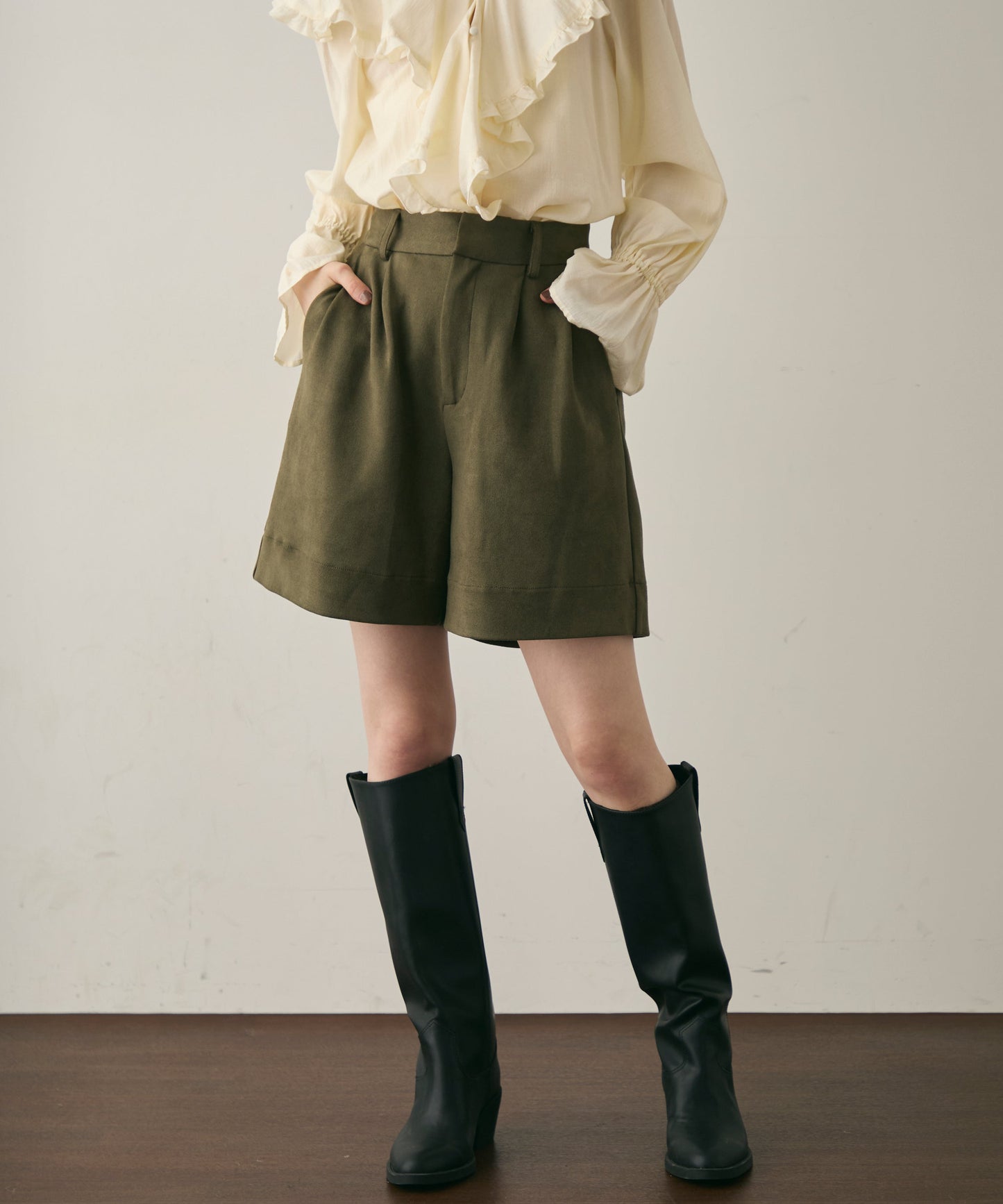 スエードライクタックハーフパンツ