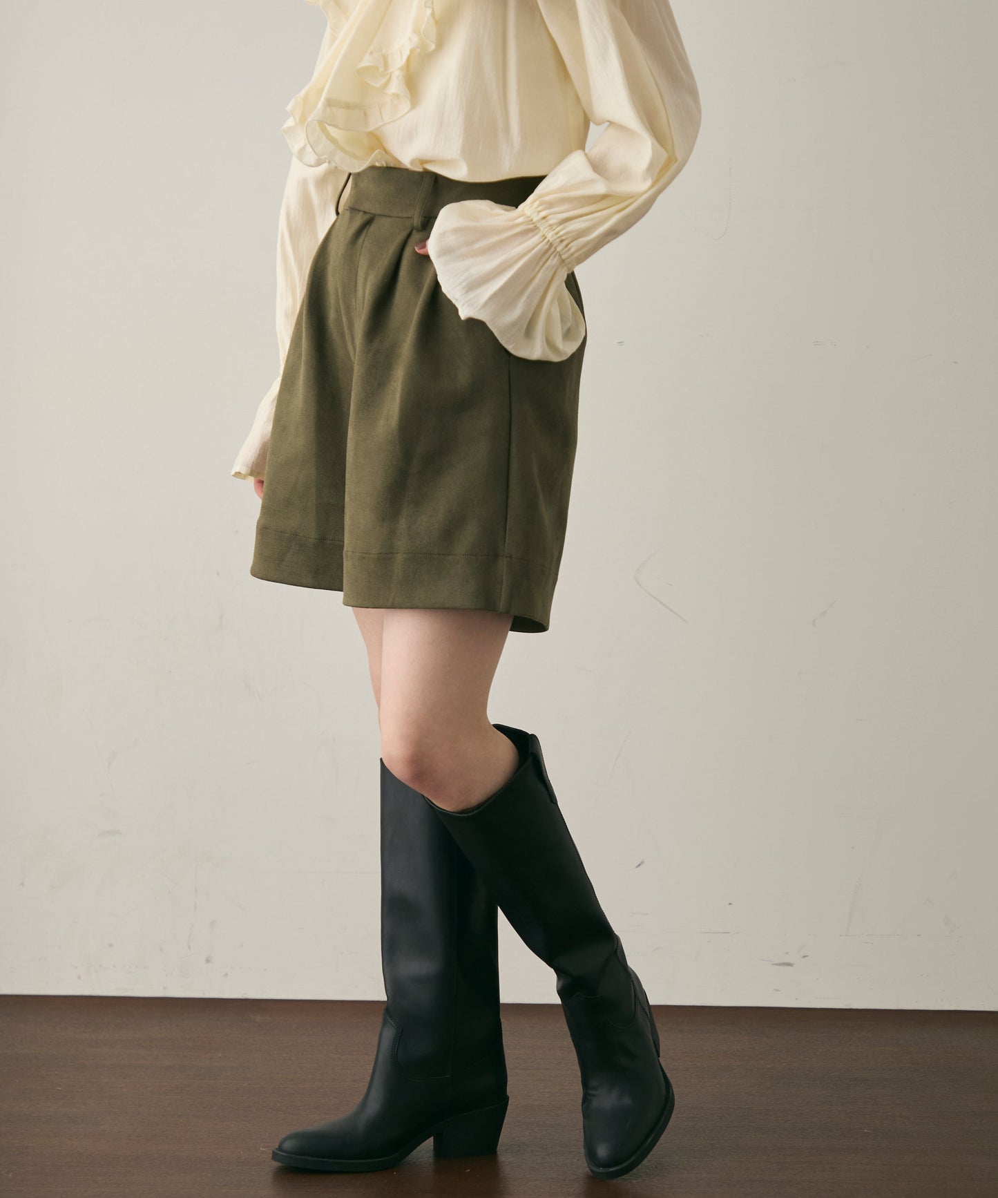 スエードライクタックハーフパンツ