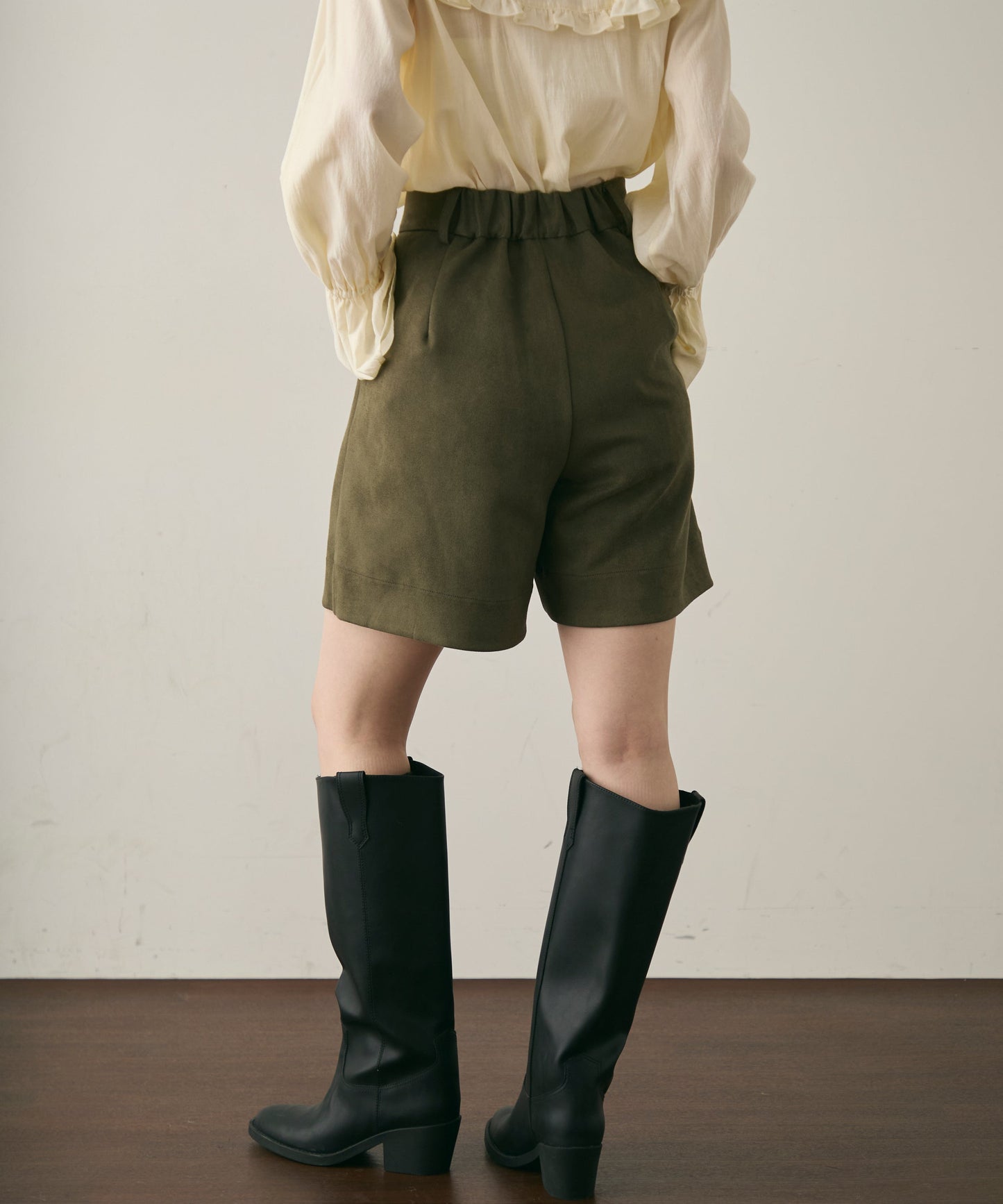 スエードライクタックハーフパンツ