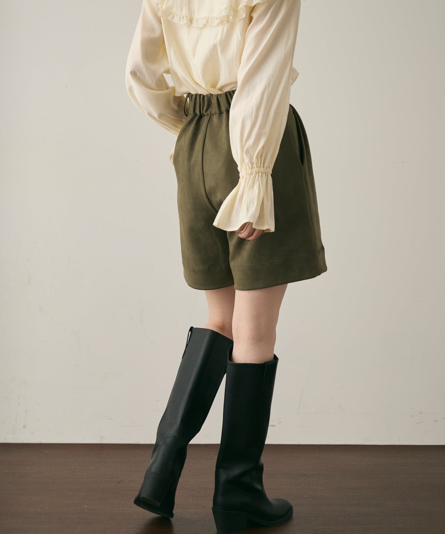 スエードライクタックハーフパンツ