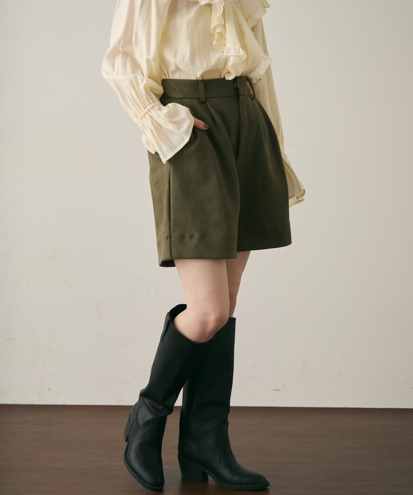 スエードライクタックハーフパンツ