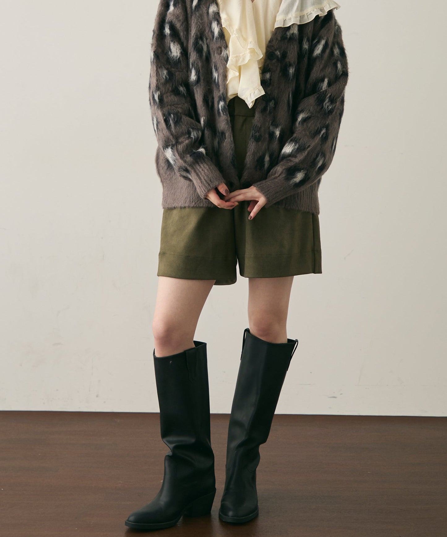 スエードライクタックハーフパンツ