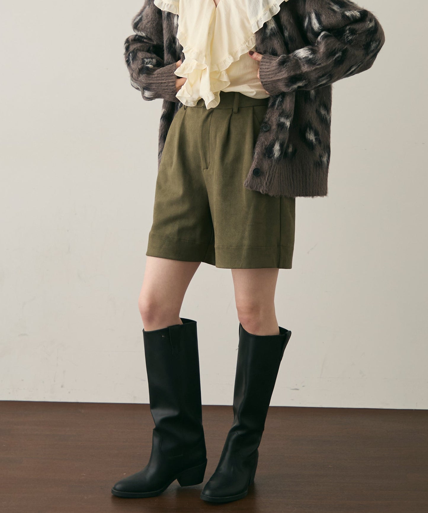 スエードライクタックハーフパンツ