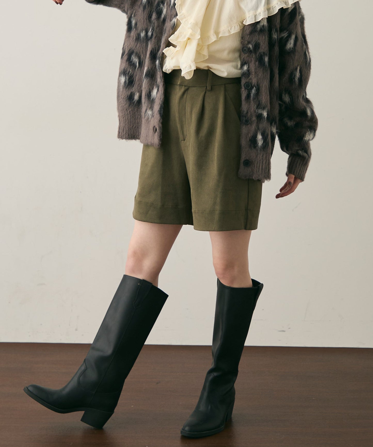 スエードライクタックハーフパンツ