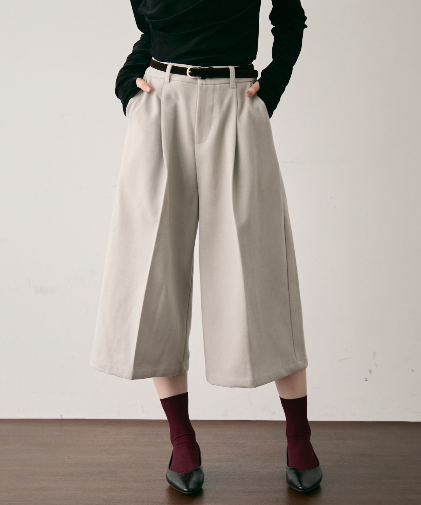 ベルト付きクロップドバミューダパンツ